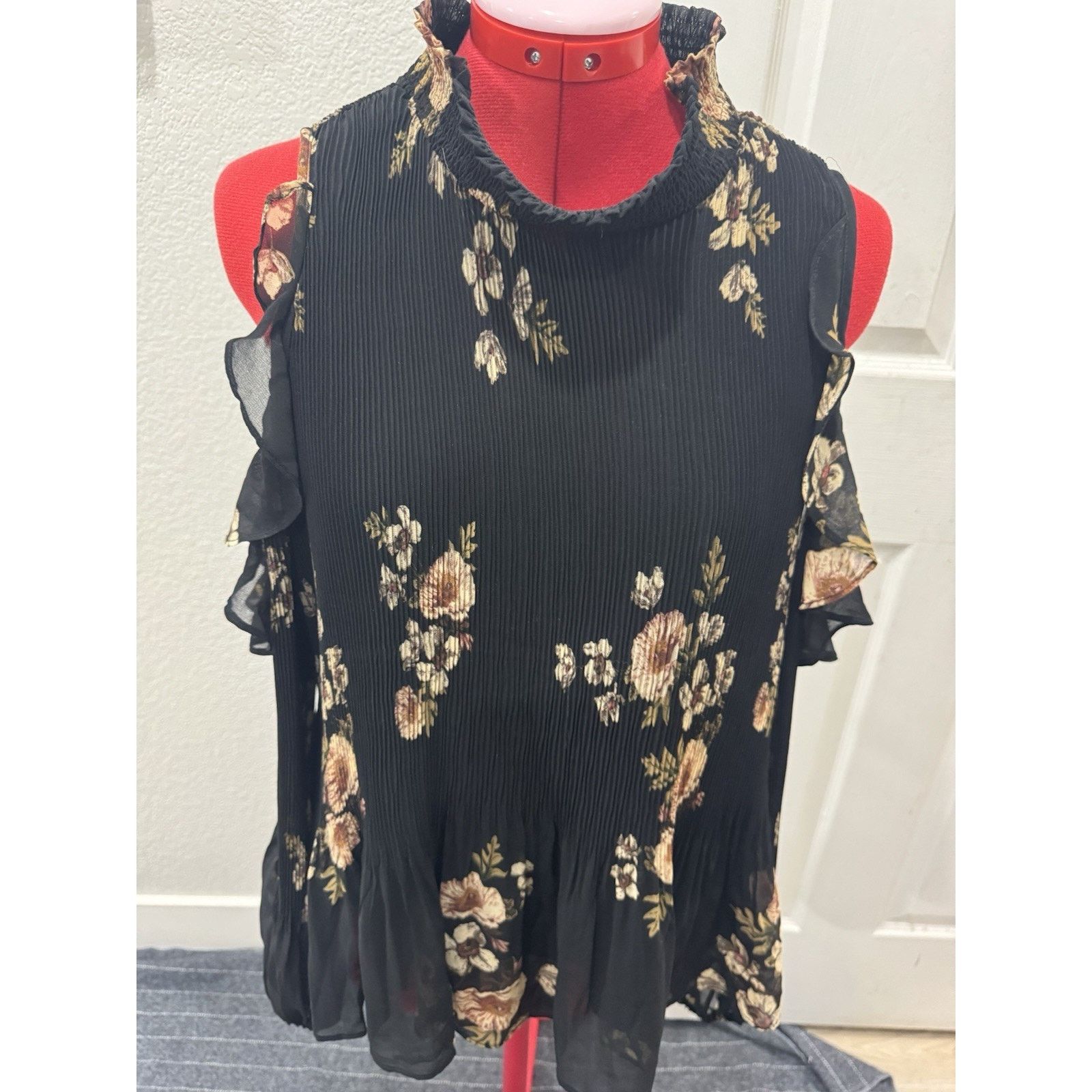 ASTR The Label ASTR The Label Black And Pink Floral Blouse Cottagecore Size L / US 10 / IT 46 - 1 Thumbnail