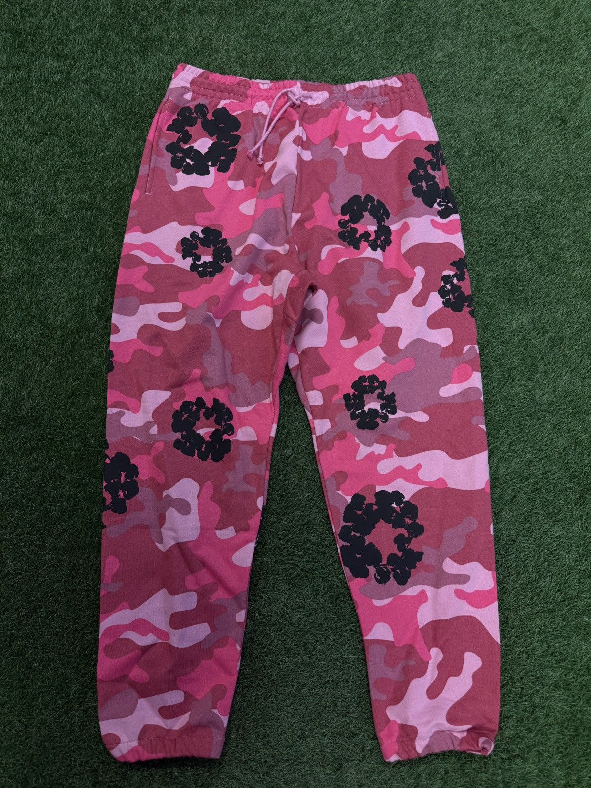 DENIM TEARS Denim Tears Cotton Wreath Pink Camo Sweatpants XXL (NEW) Size US 36 / EU 52 - 3 Thumbnail