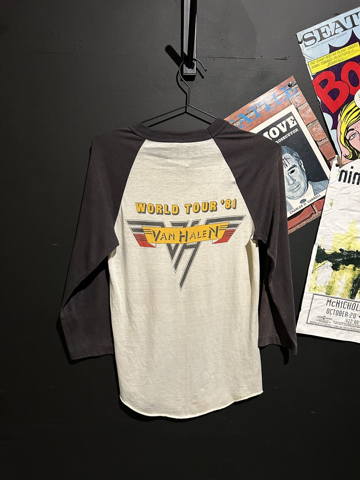 Vintage Vintage Van Halen 1981 World Tour t shirt Size US M / EU 48-50 / 2 - 3 Thumbnail