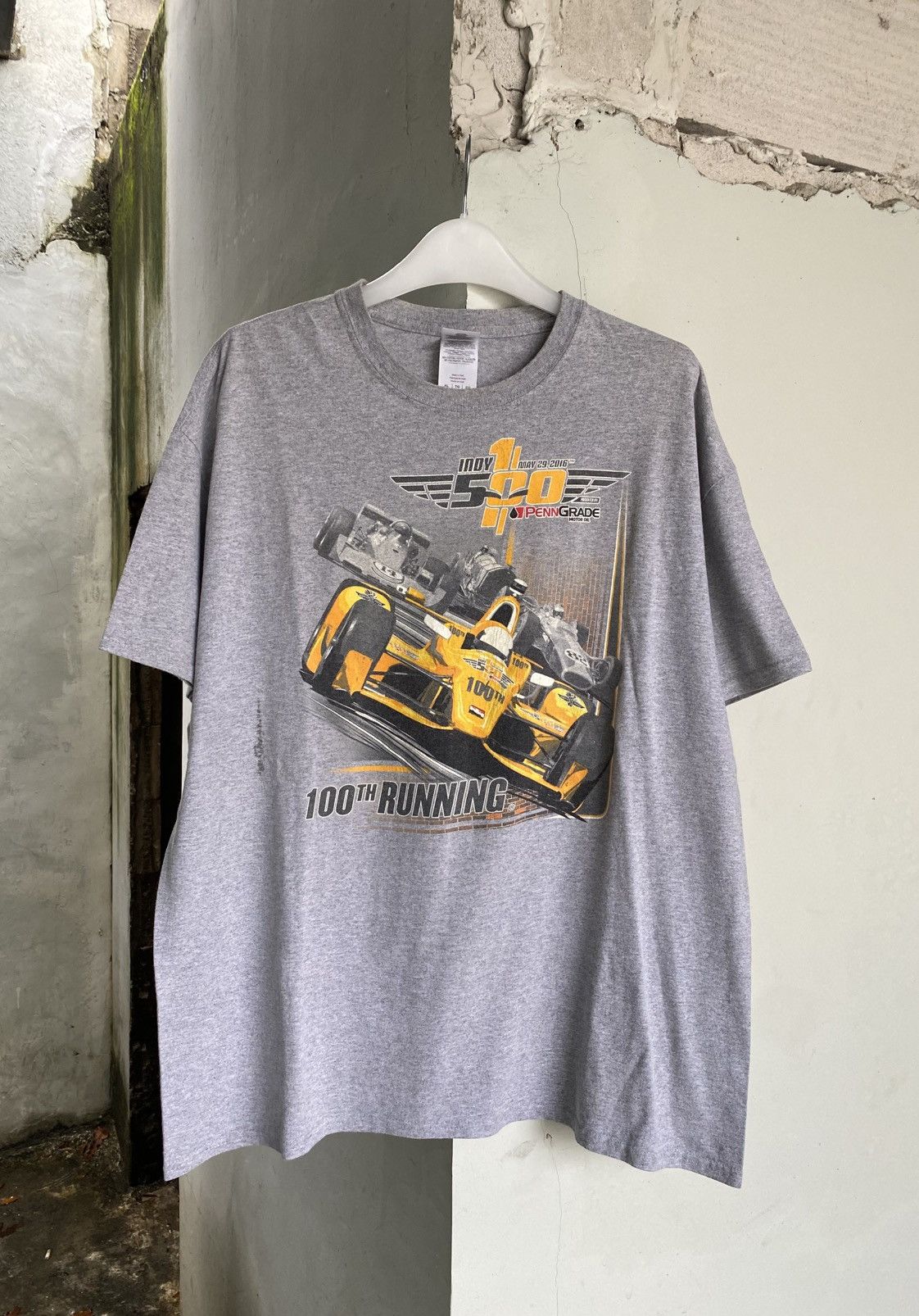 Gildan × NASCAR × Vintage Vintage Indy 500, 100th Running Tshirt Size US XL / EU 56 / 4 - 1 Thumbnail