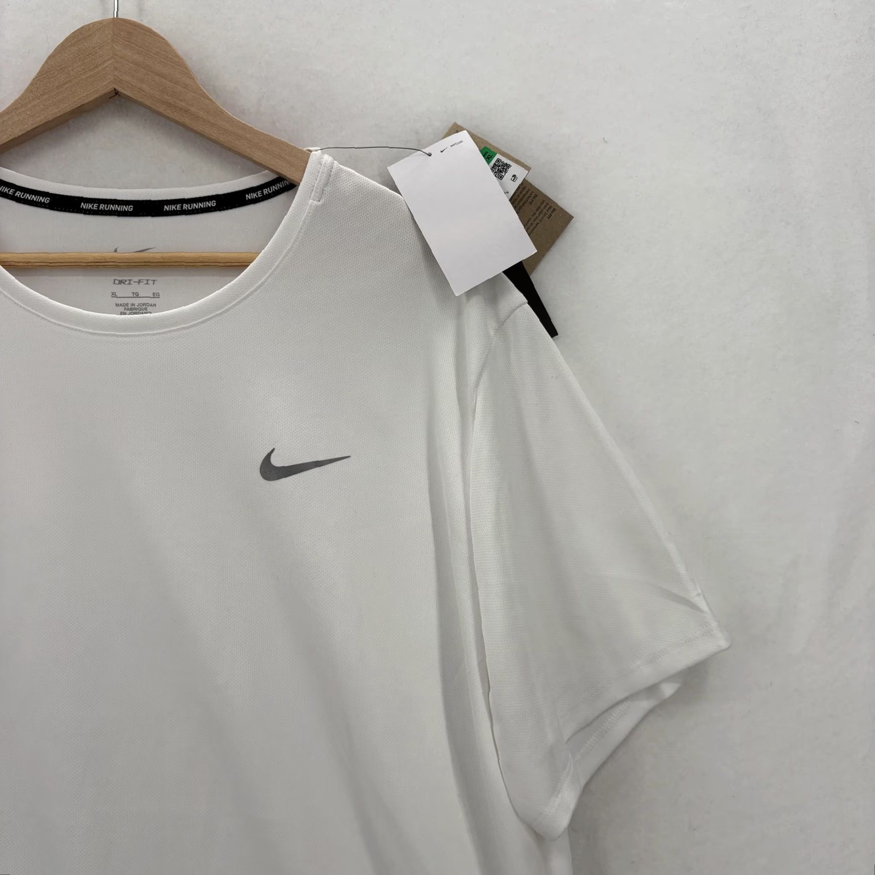 Nike Nike Dri-FIT Running Shirt Mens XL White Short Sleeve UPF 40+ Athletic Training Size US XL / EU 56 / 4 - 2 Thumbnail