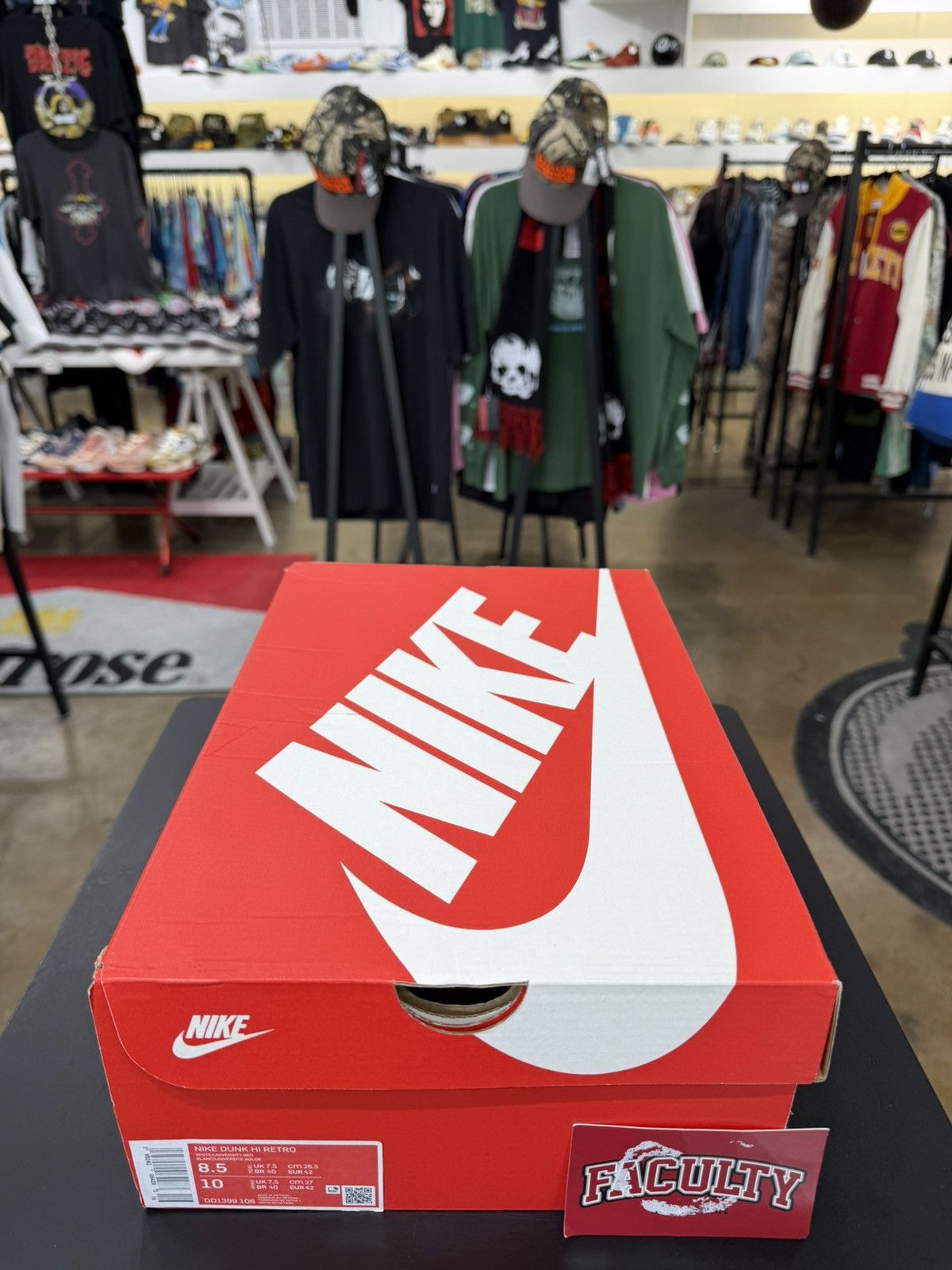Nike Nike Dunk High Championship Red Size 8.5 (2022) Size US 8.5 / EU 41-42 - 13 Thumbnail