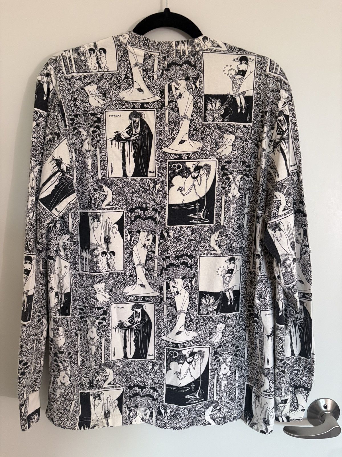Supreme Aubrey Beardsley Supreme Long Sleeve Size US M / EU 48-50 / 2 - 5 Thumbnail