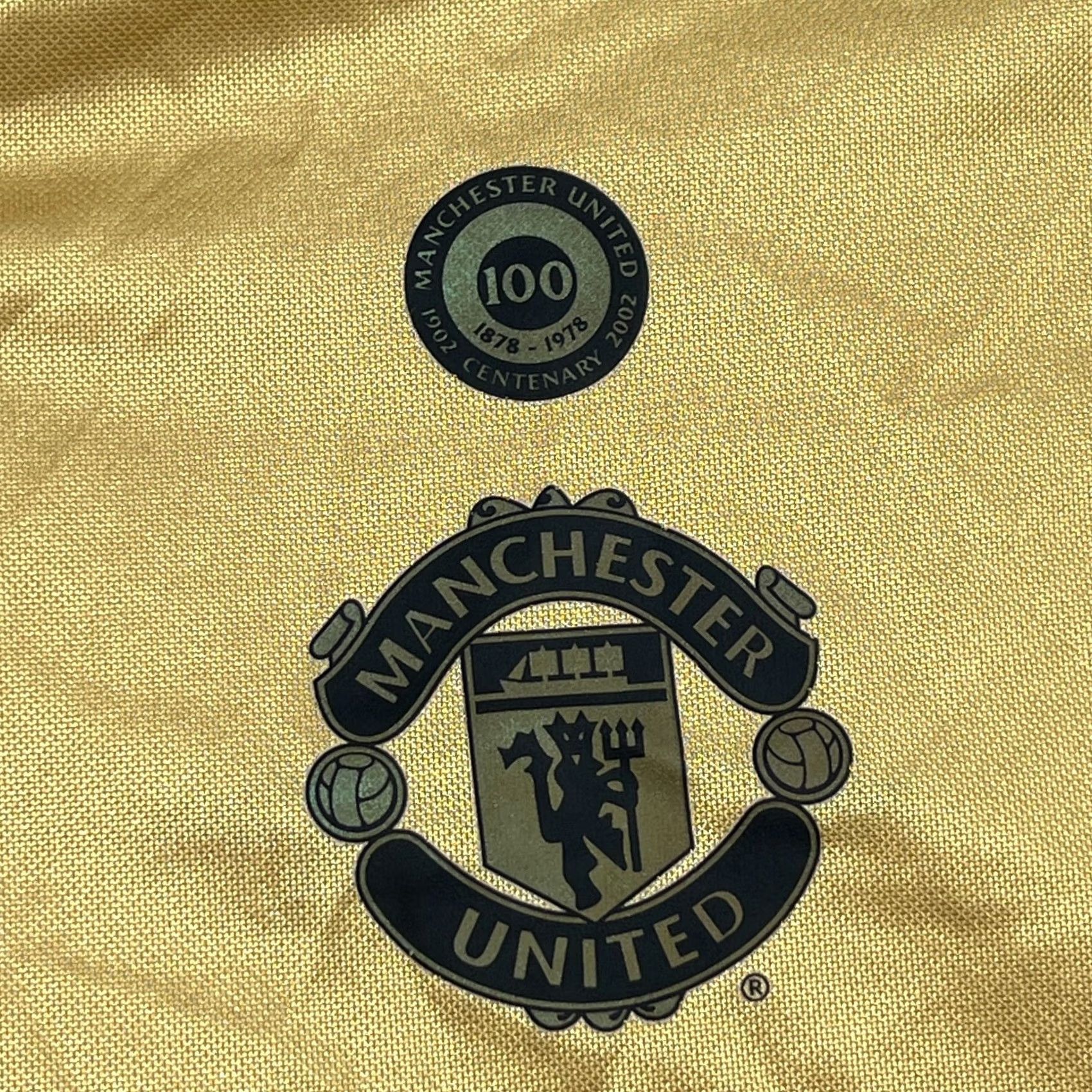 Umbro Manchester United Umbro 2001 2002 Away Third Football Jersey Mens XL White Gold Reversible Size US XL / EU 56 / 4 - 6 Thumbnail