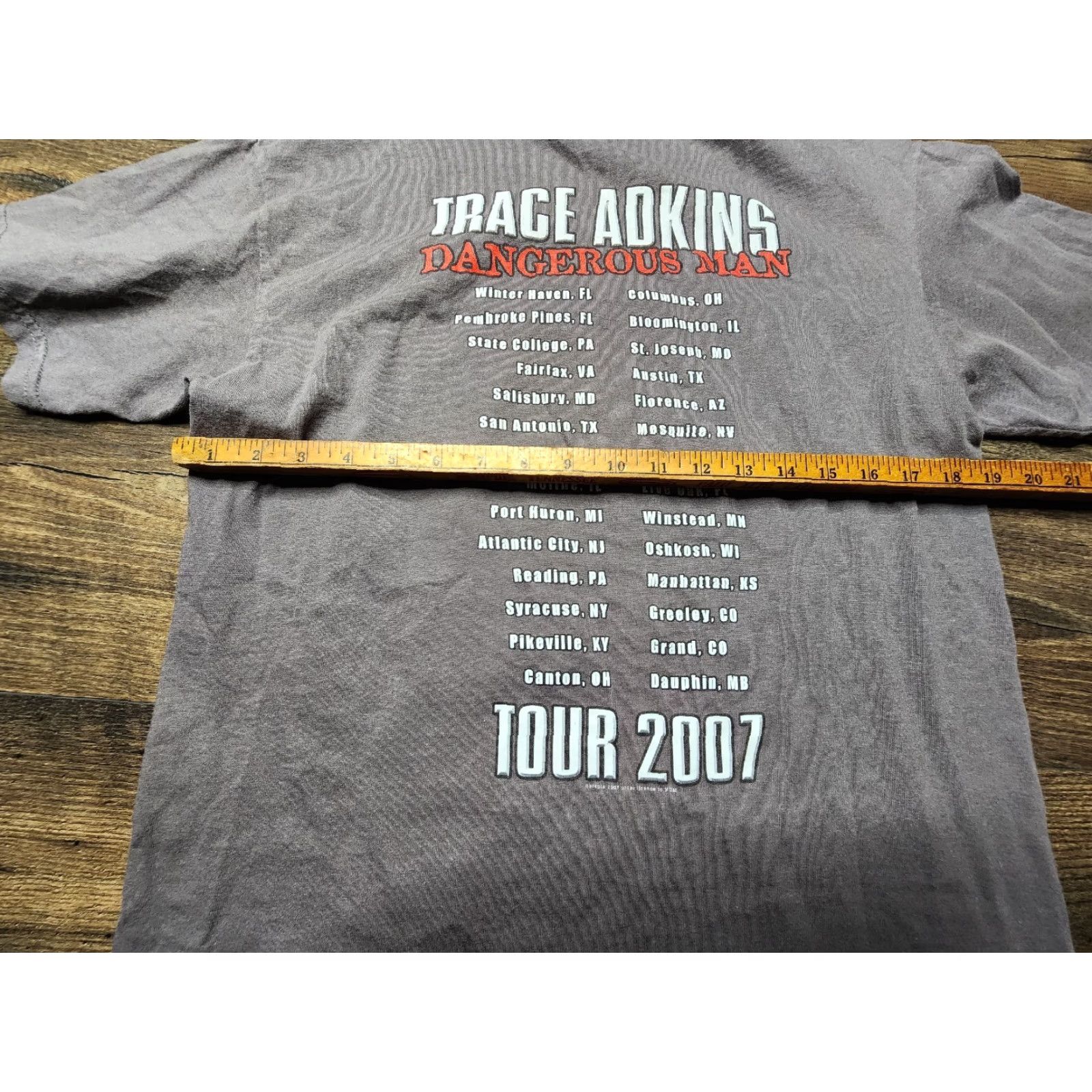 Gildan Trace Adkins "Dangerous Man" Tour Concert T Shirt M Mens Retro 2007 Double Sided Size US M / EU 48-50 / 2 - 4 Thumbnail