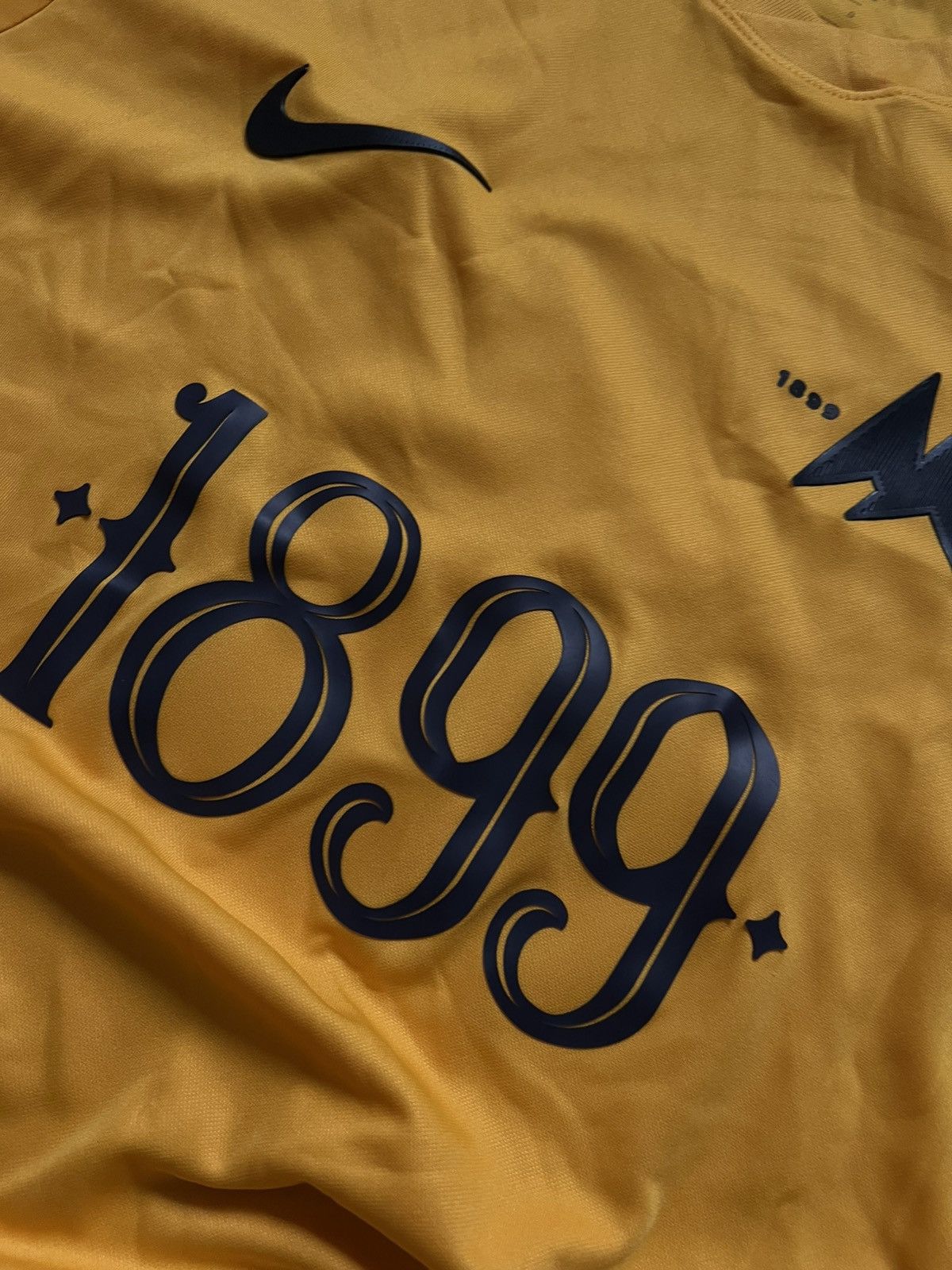 Nike Torquay United 2019-20 Nike t-shirt football jersey sz L #4 Size US L / EU 52-54 / 3 - 5 Thumbnail
