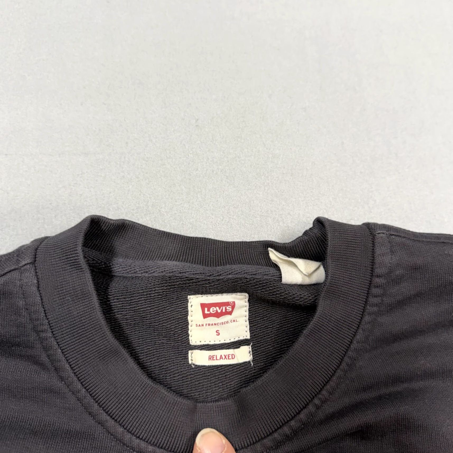 Levi's Levi's Sweatshirt Mens S Black Pullover Crewneck Graphic Logo Relaxed Fit Size US S / EU 44-46 / 1 - 4 Thumbnail