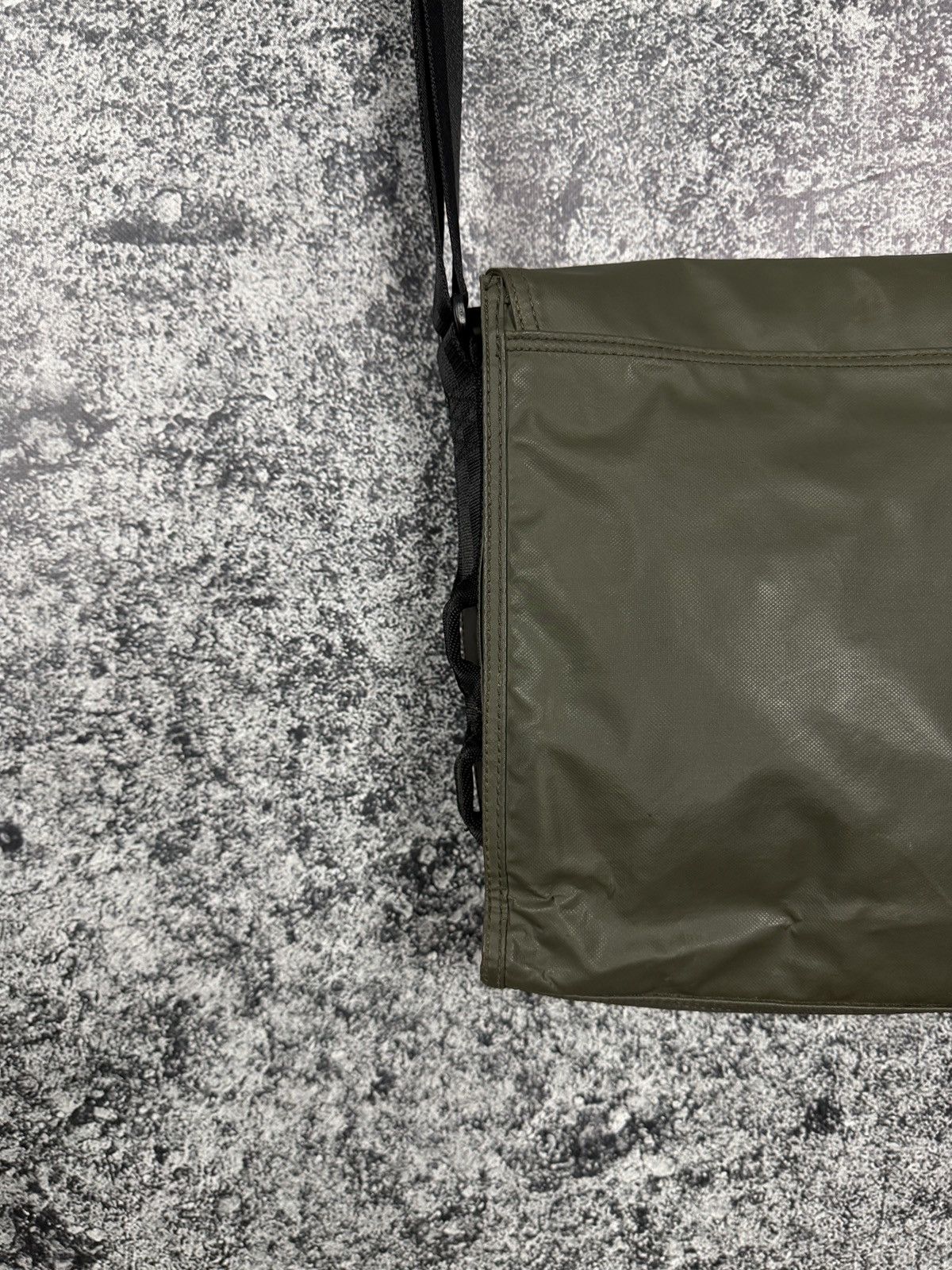 Diesel Vintage Diesel Messenger Bag Crossbody Y2K Streetwear Size ONE SIZE - 18 Thumbnail