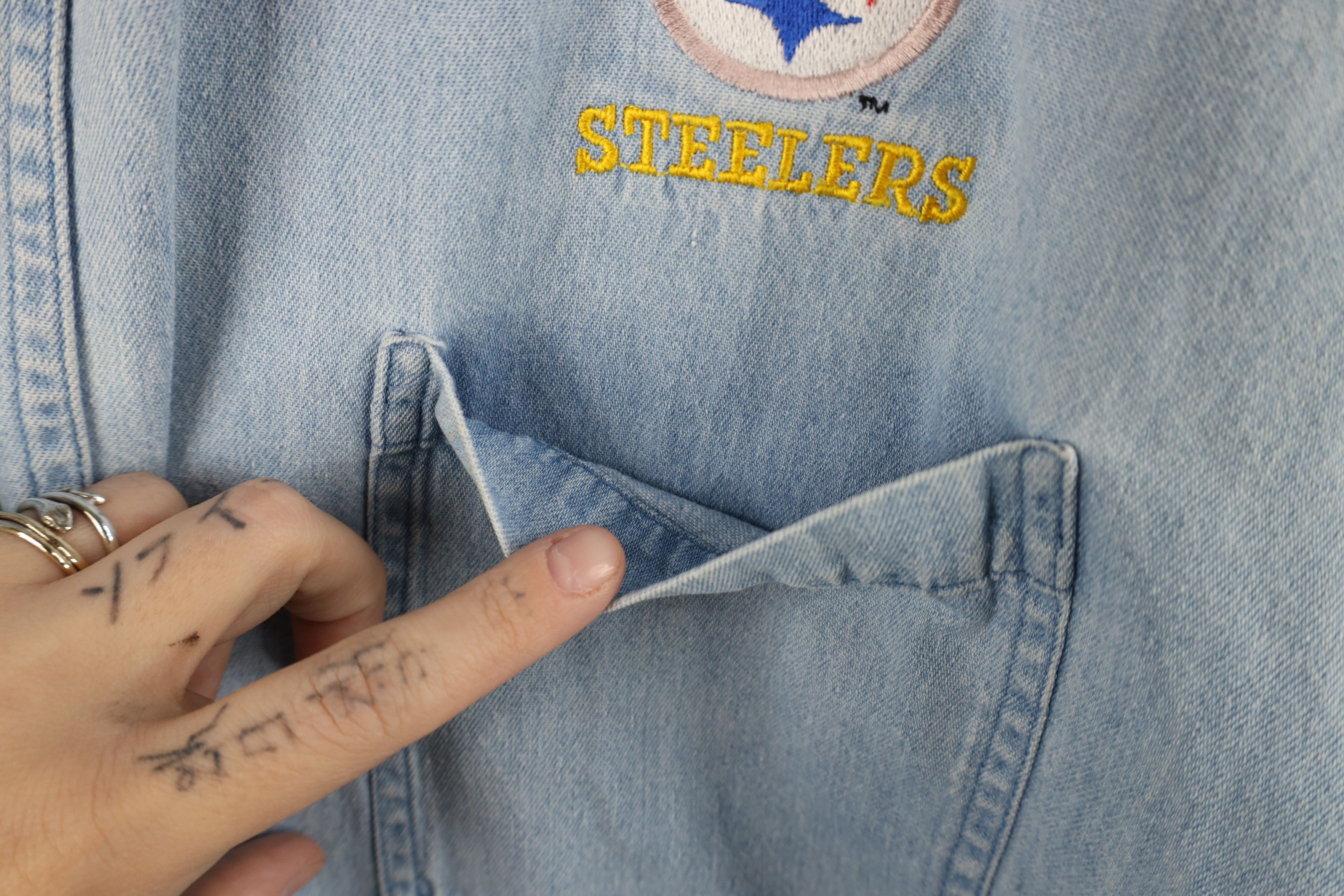 Vintage Vintage 90s Pittsburgh Steelers Football Denim Button Shirt Size US XL / EU 56 / 4 - 5 Thumbnail