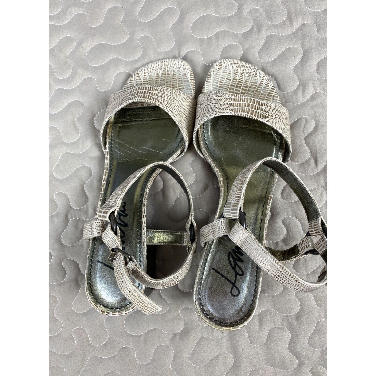Lanvin VINTAGE Lanvin Leather Chunky Heel Sandlae Gold Women’s Sz 37 Sandal Strap Womens Shoes Gold Mid 2-2.9 in Straps US7 Victory? Size US 7 / IT 37 - 5 Thumbnail