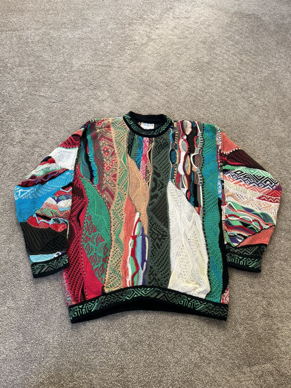 Coogi sweater size small sale