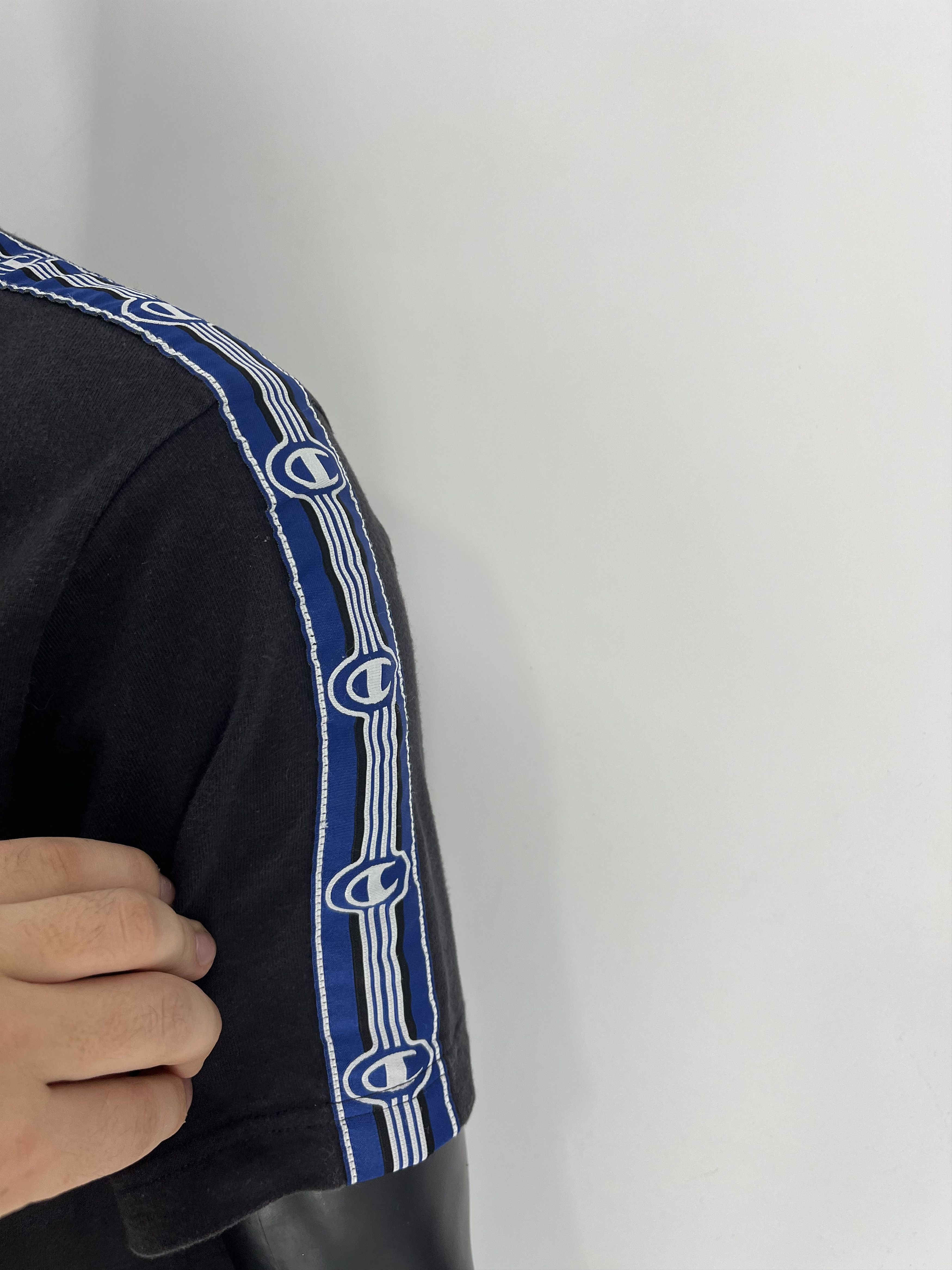 Champion × Vintage Vintage Y2K Champion Small Logo T-Shirt Streetwear Style Size US L / EU 52-54 / 3 - 9 Thumbnail
