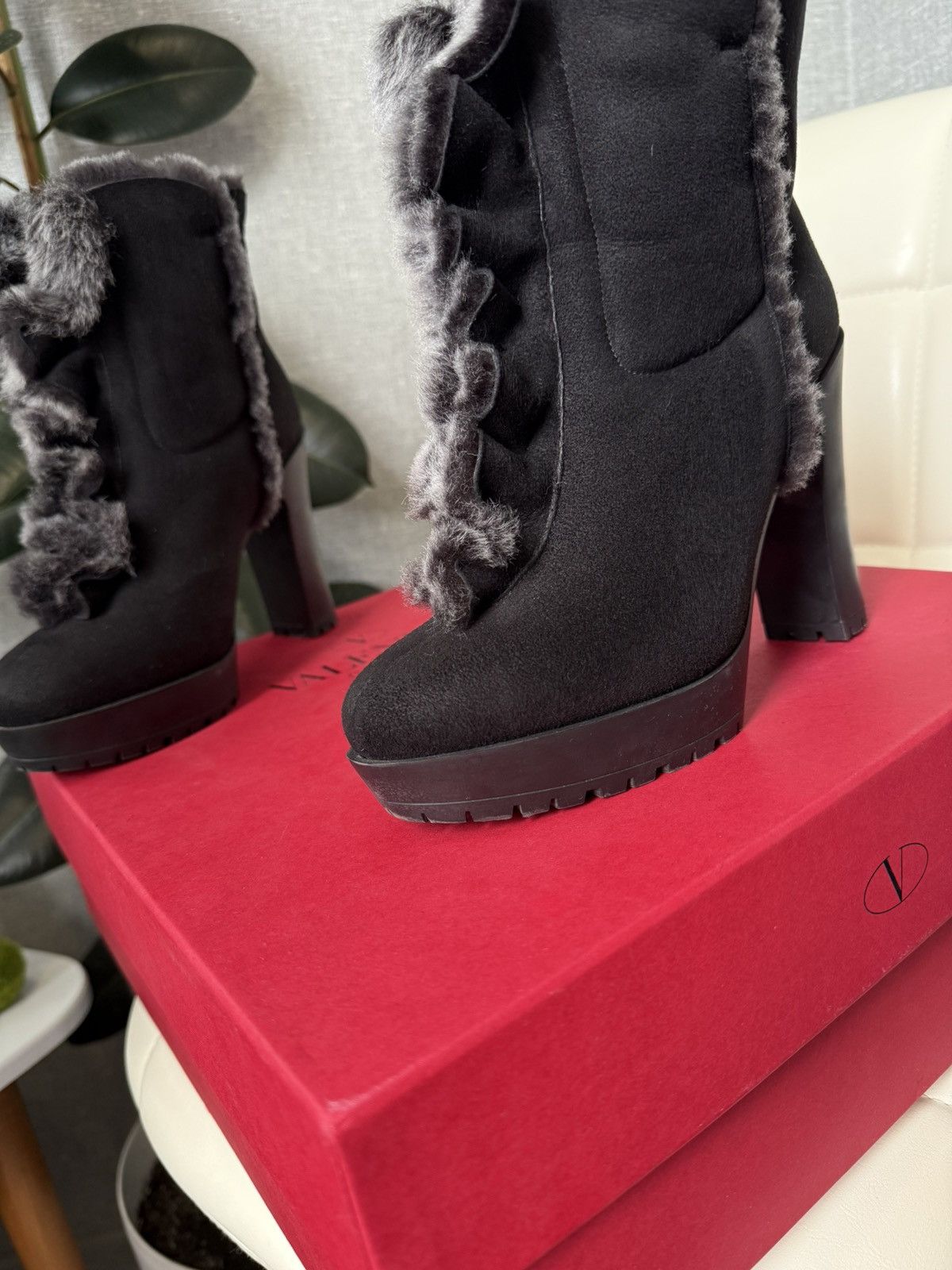 Valentino Valentino Garavani Black Suede Shearling Platform Ankle Boot Size US 7 / IT 37 - 3 Thumbnail
