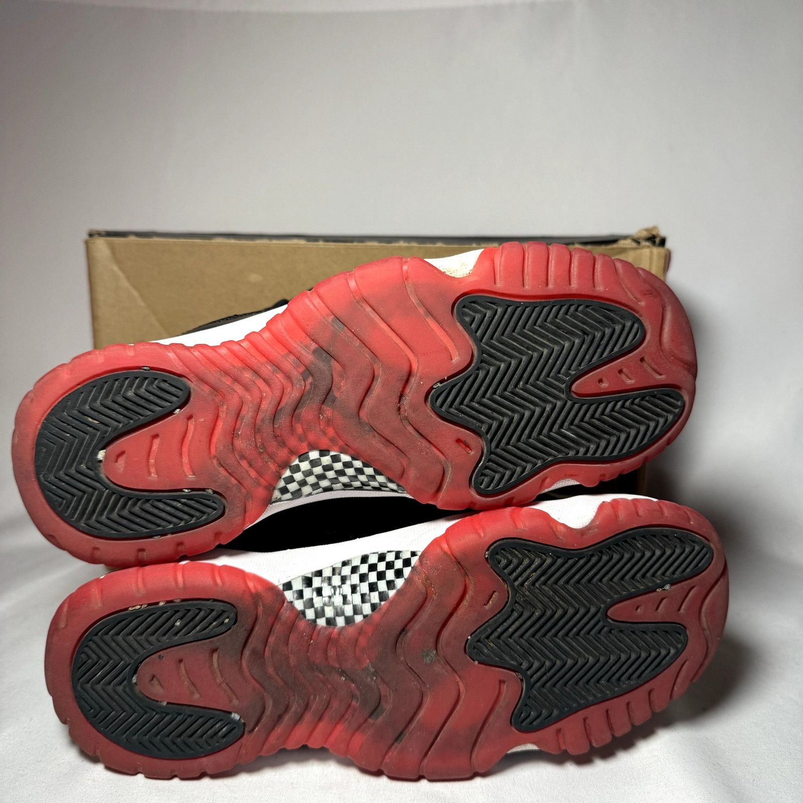 Jordan Brand × Nike Size 7 - Nike Air Jordan 11 Retro GS Bred 2019 Men's Shoes Size US 7 / EU 40 - 7 Thumbnail