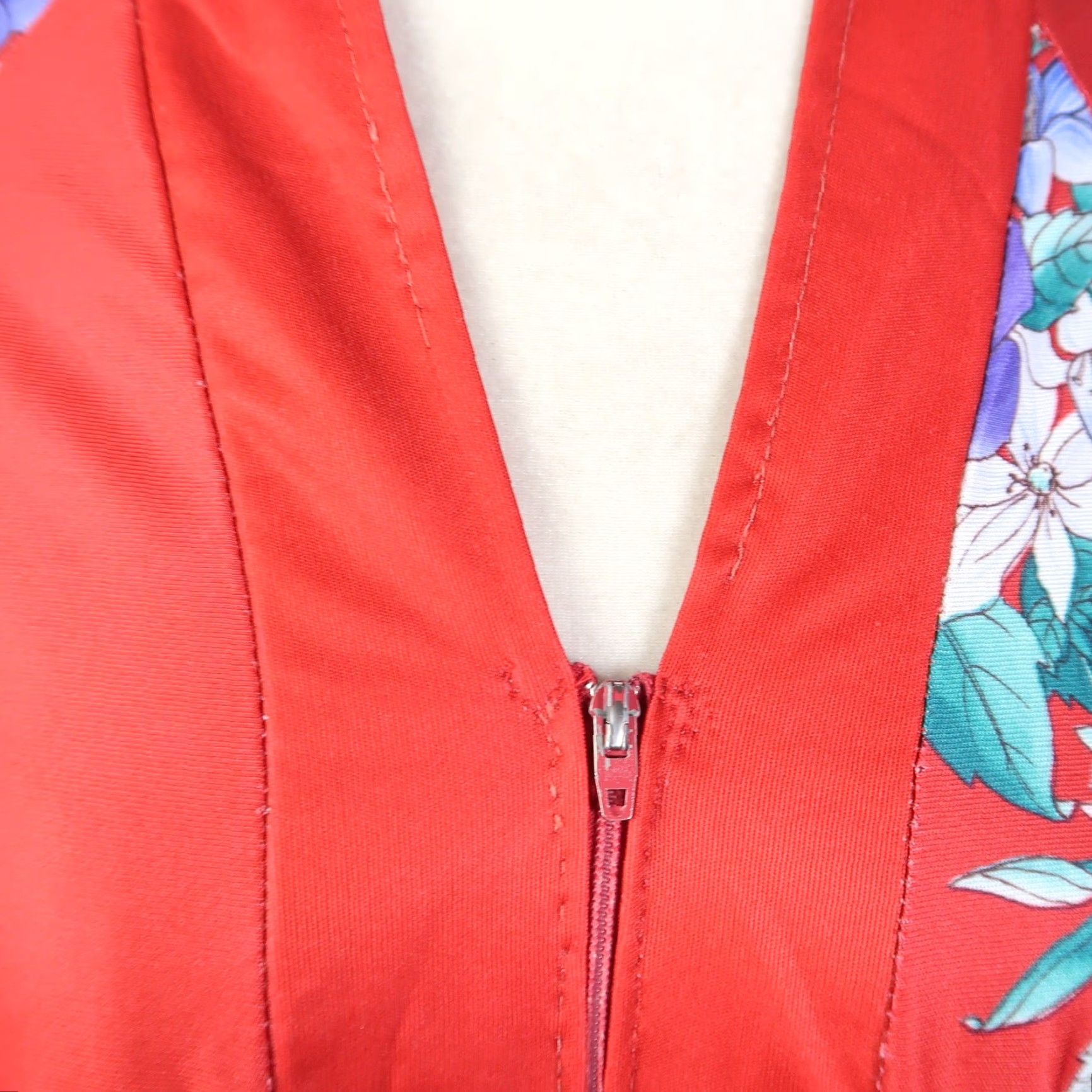 Vintage VINTAGE 70s Red Tropical Floral Zip Front Dressing Gown Muumuu Maxi Dress Robe M Dress Women Bohemian Pattern Floral Zip Front Royalty Size M / US 6-8 / IT 42-44 - 6 Thumbnail