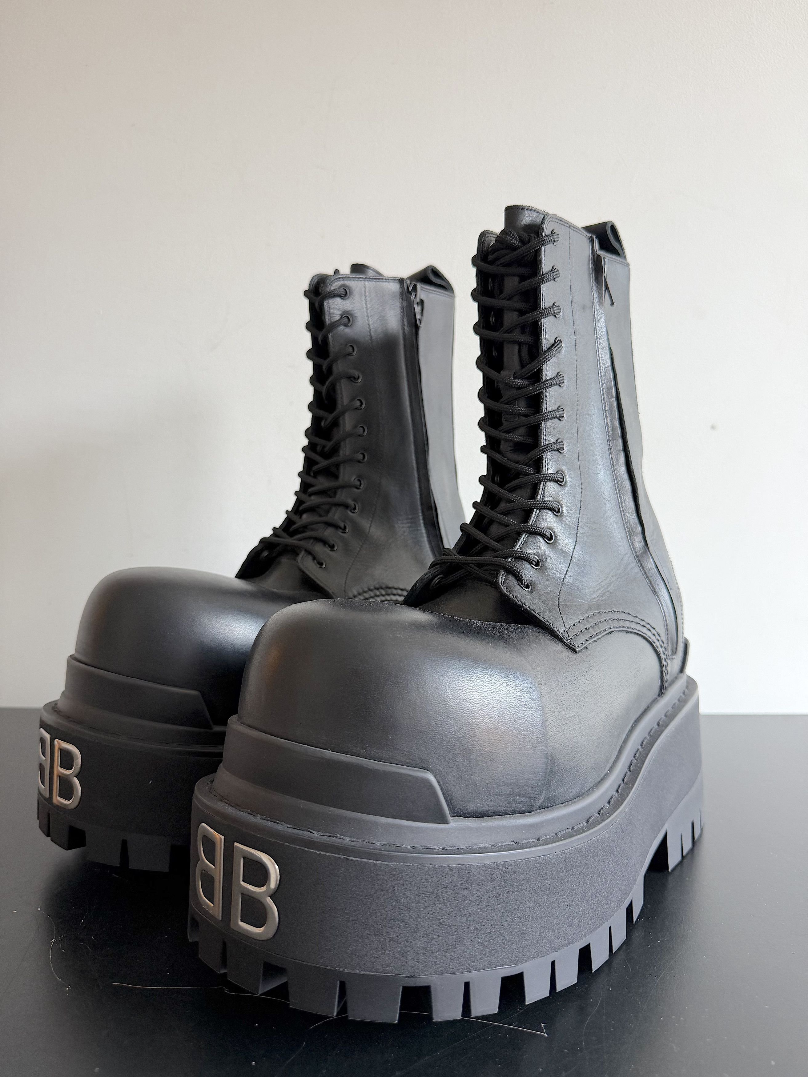 Balenciaga New Spring 25 Giant BB Hardware Boots (41) EU 41-42 US 8-9 Size US 8 / EU 41 - 4 Thumbnail