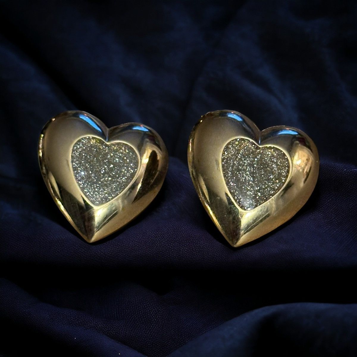 Other Gold tone glittery heart earrings Size ONE SIZE - 1 Thumbnail