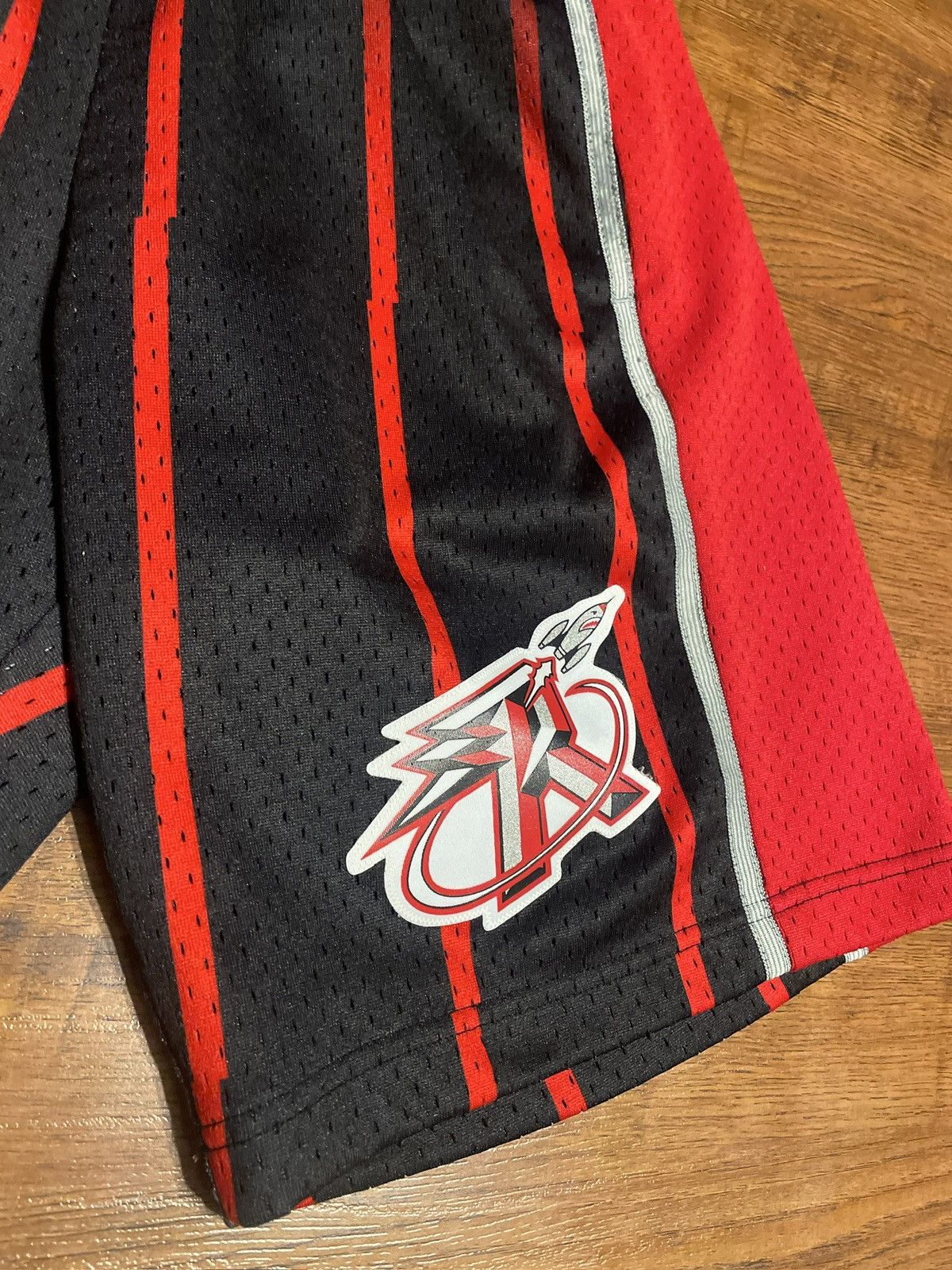 Mitchell & Ness Mitchell & Ness NBA Hardwood Classics Houston Rockets Shorts Size US 32 / EU 48 - 3 Thumbnail