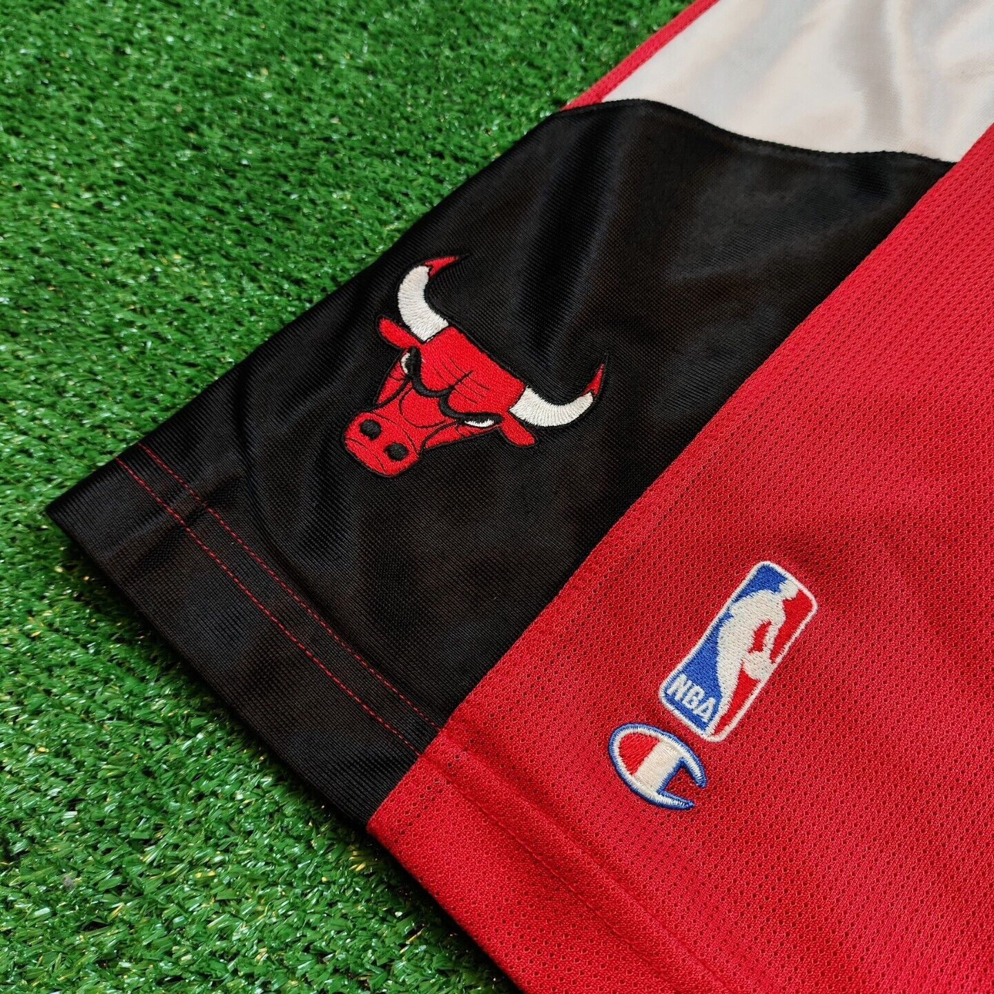 Champion VINTAGE Chicago Bulls Champion Shorts Adult XXL NBA Size US 42 / EU 58 - 2 Thumbnail