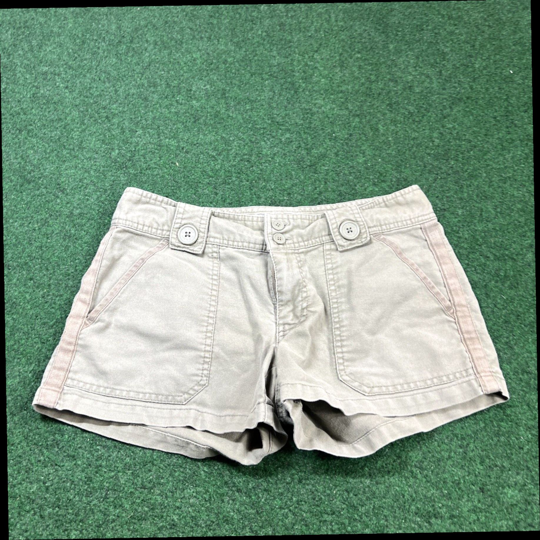 Old Navy Old Navy Womens Shorts Army Green Ultra Low Waist 3 Inch Inseam Casual Sz 6(29) Size 28" / US 6 / IT 42 - 1 Thumbnail