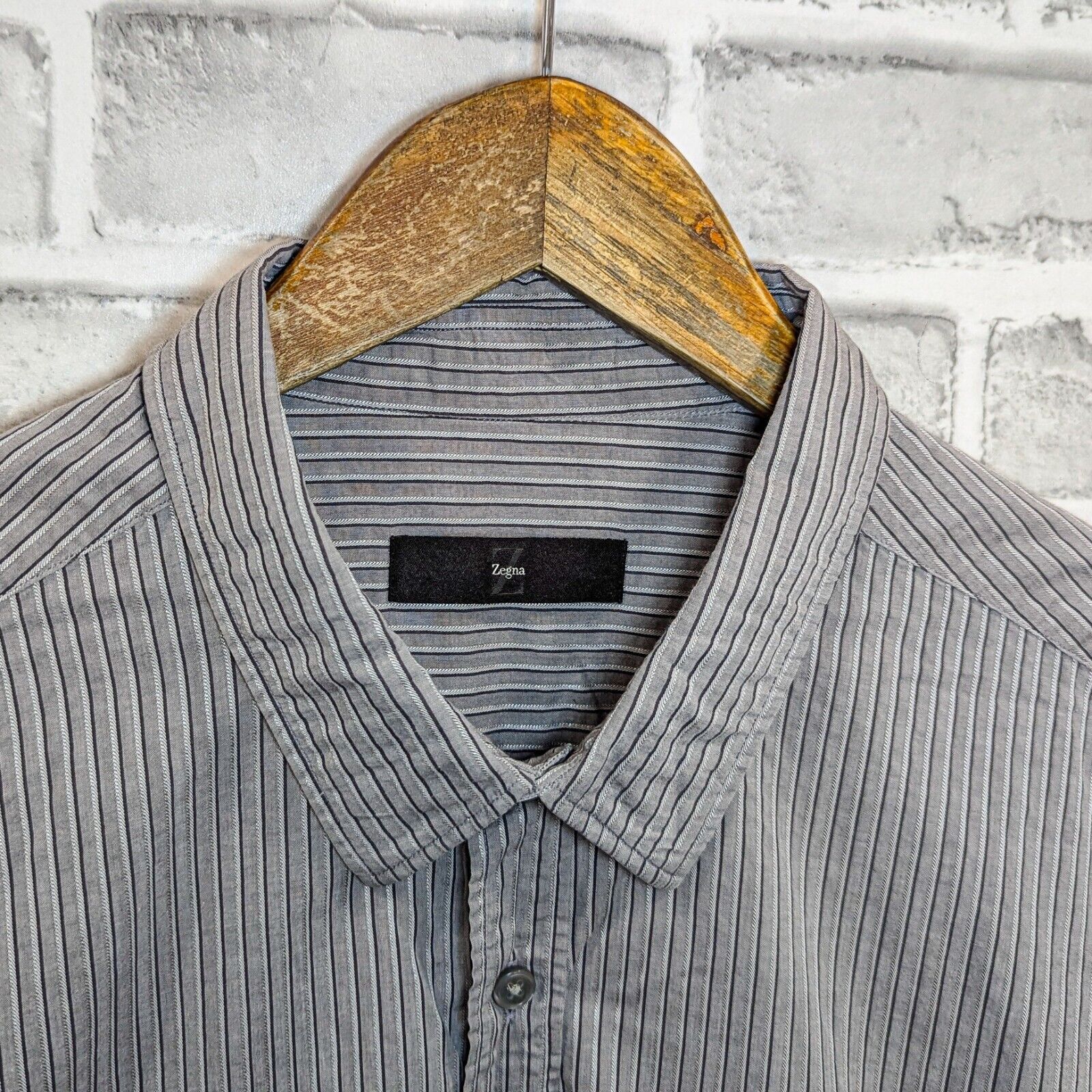 Ermenegildo Zegna Z Zegna City Fit Button up Shirt in Gray textured striped Size US L / EU 52-54 / 3 - 2 Thumbnail