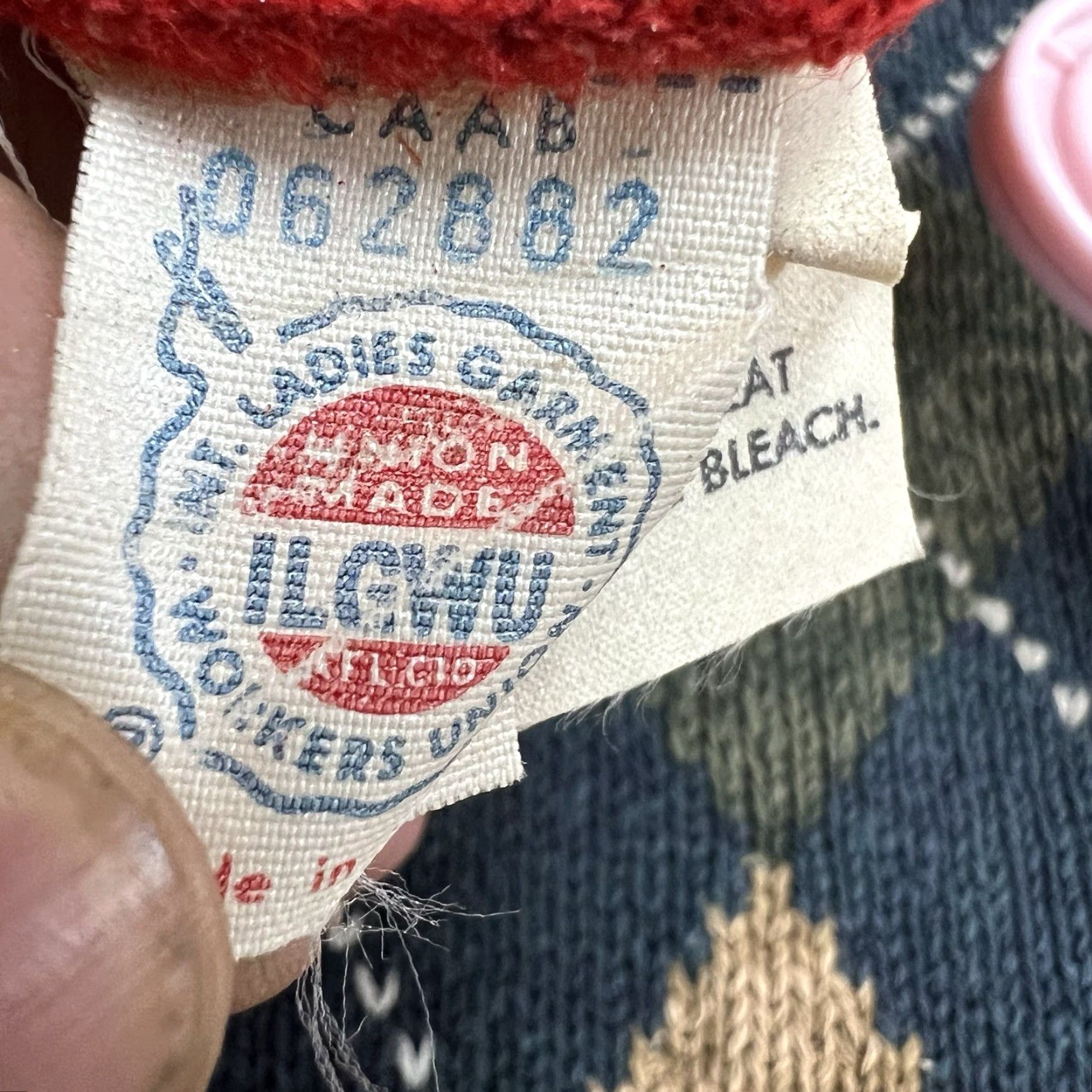 Vintage VINTAGE Sidney Gould Sweater Adult L Womens Sleeveless Acrylic Knit Geometric Red Pullover Size L / US 10 / IT 46 - 7 Thumbnail
