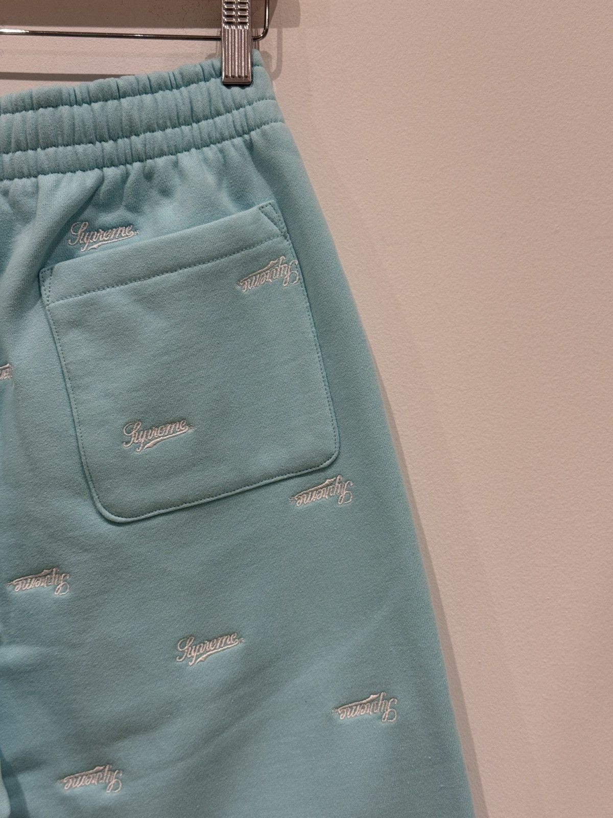 Supreme Supreme Repeat Script Sweatpants Light Blue Size: M Size US 32 / EU 48 - 5 Thumbnail