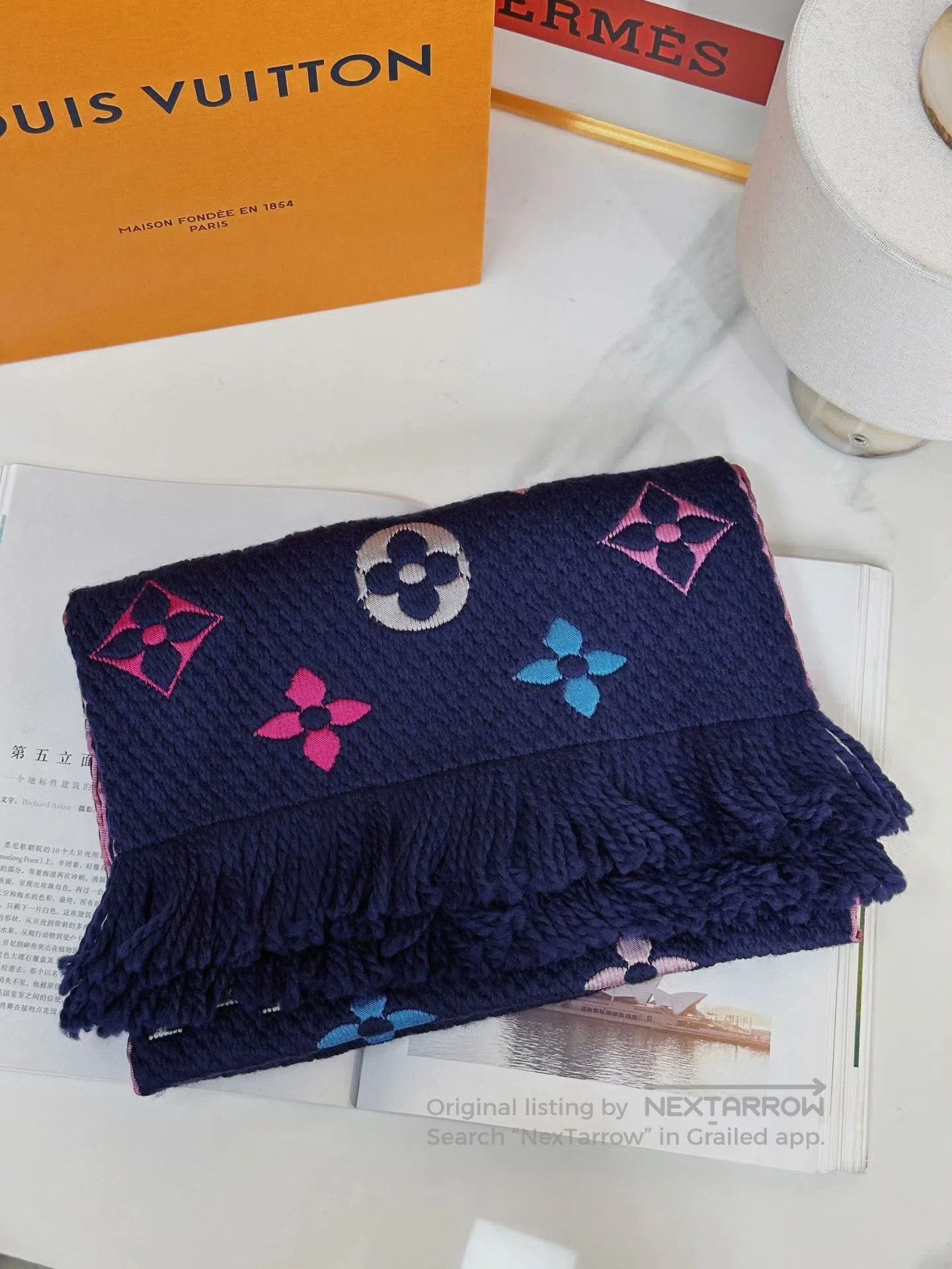Louis Vuitton LV Logo Print Fringe Scarf. Size ONE SIZE - 2 Thumbnail