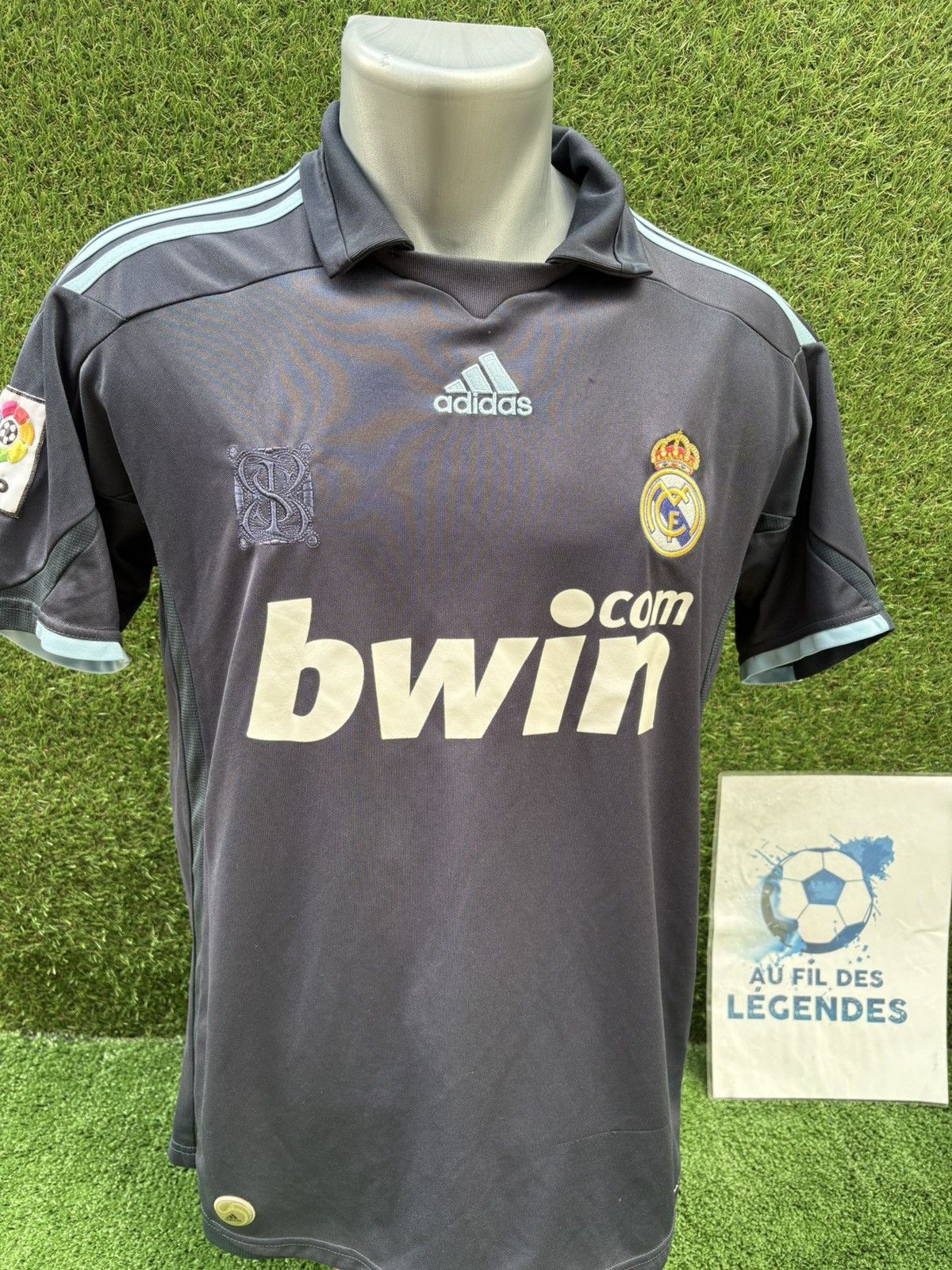Adidas Jersey kaka real madrid Size US S / EU 44-46 / 1 - 2 Thumbnail