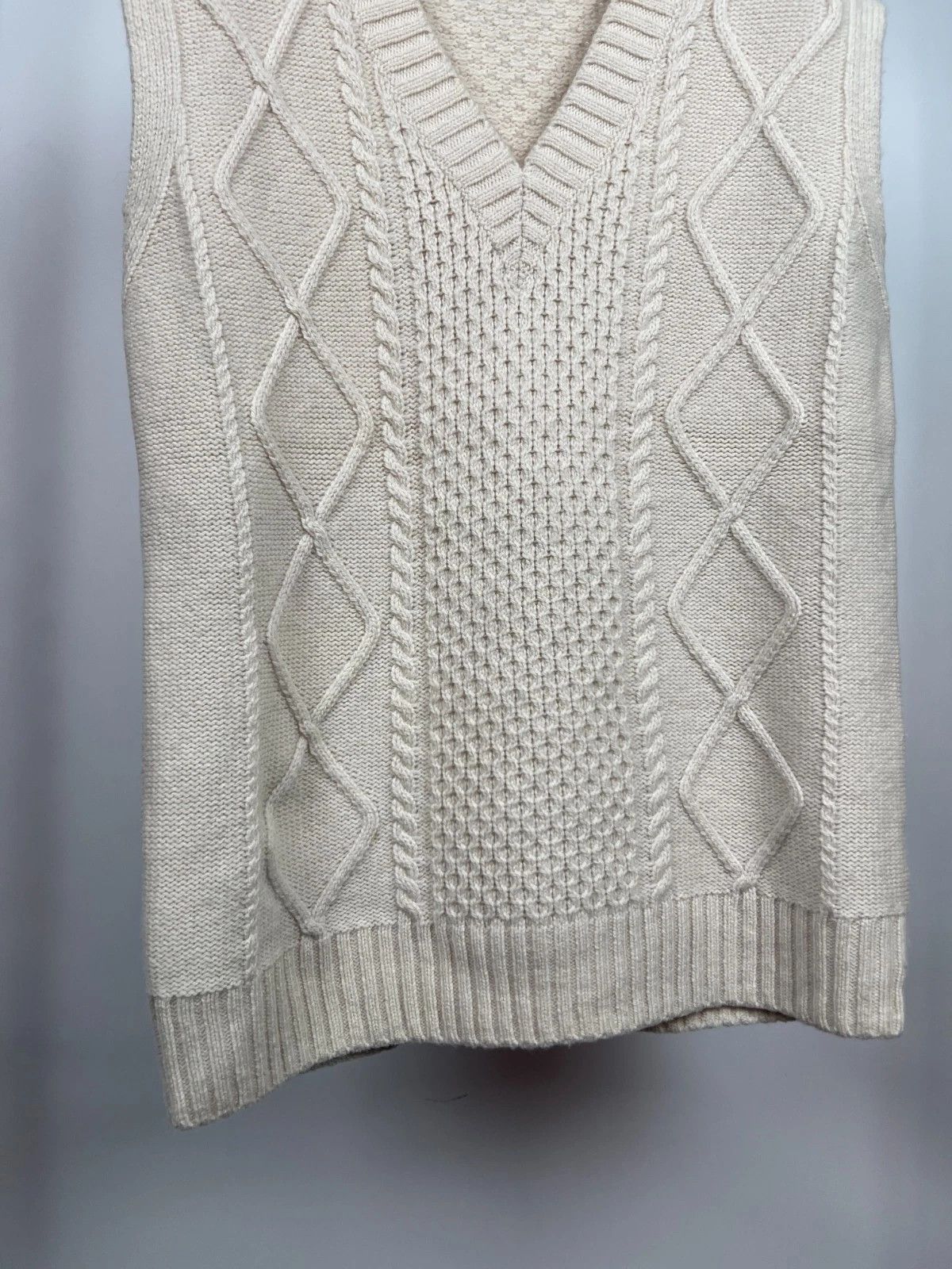 Arket Arket Ivory 100% Wool Cable Knit Oversized V-Neck Vest Size S / US 4 / IT 40 - 2 Thumbnail