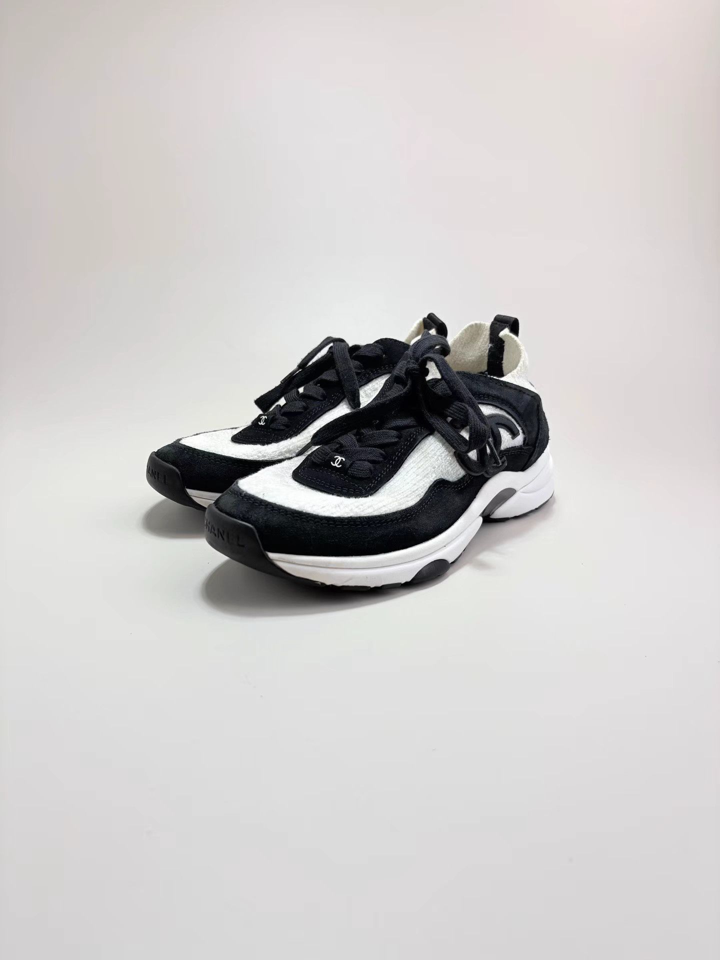 Chanel CHANEL Black and White Knit Sneakers K1 Size US 8 / IT 38 - 1 Thumbnail