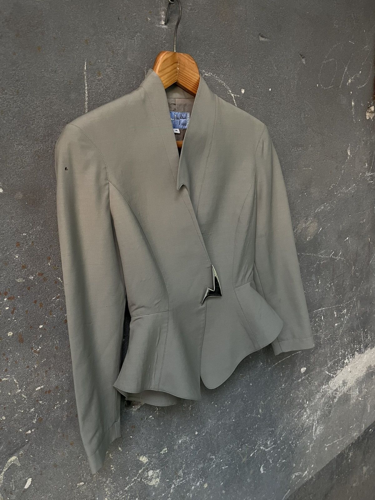 Thierry Mugler Thierry Mugler 80’s Archive Nude Wool Blazel Metal Logo Size XS / US 0-2 / IT 36-38 - 4 Thumbnail