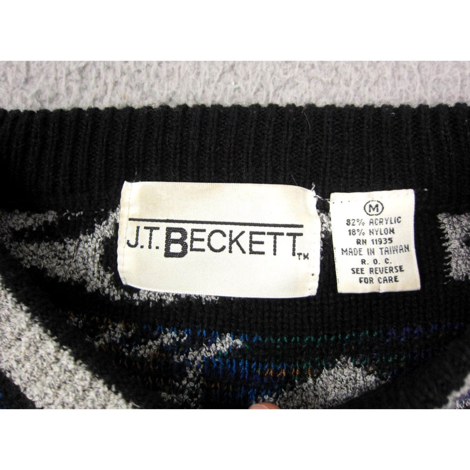 Vintage Vintage J.T Beckett Sweater Mens Adult Medium Gray 90s Pullover Crew Neck Knit Geometric Abstract Diamond Lightweight All Seasons Regular Fit Clothing Size US M / EU 48-50 / 2 - 4 Thumbnail