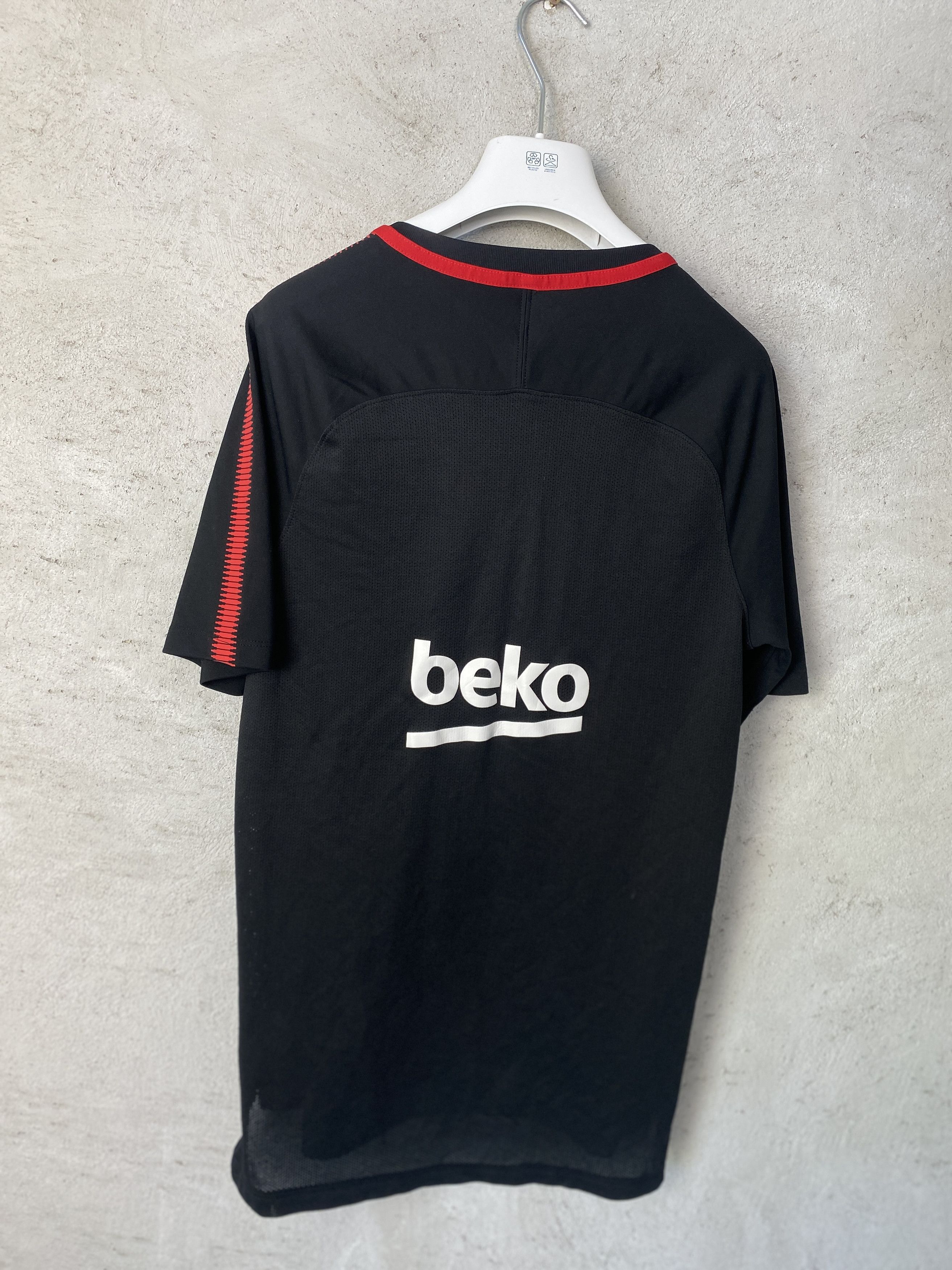 Nike Nike FC Barcelona jersey t-shirt sport blokecore y2k Size US S / EU 44-46 / 1 - 7 Thumbnail