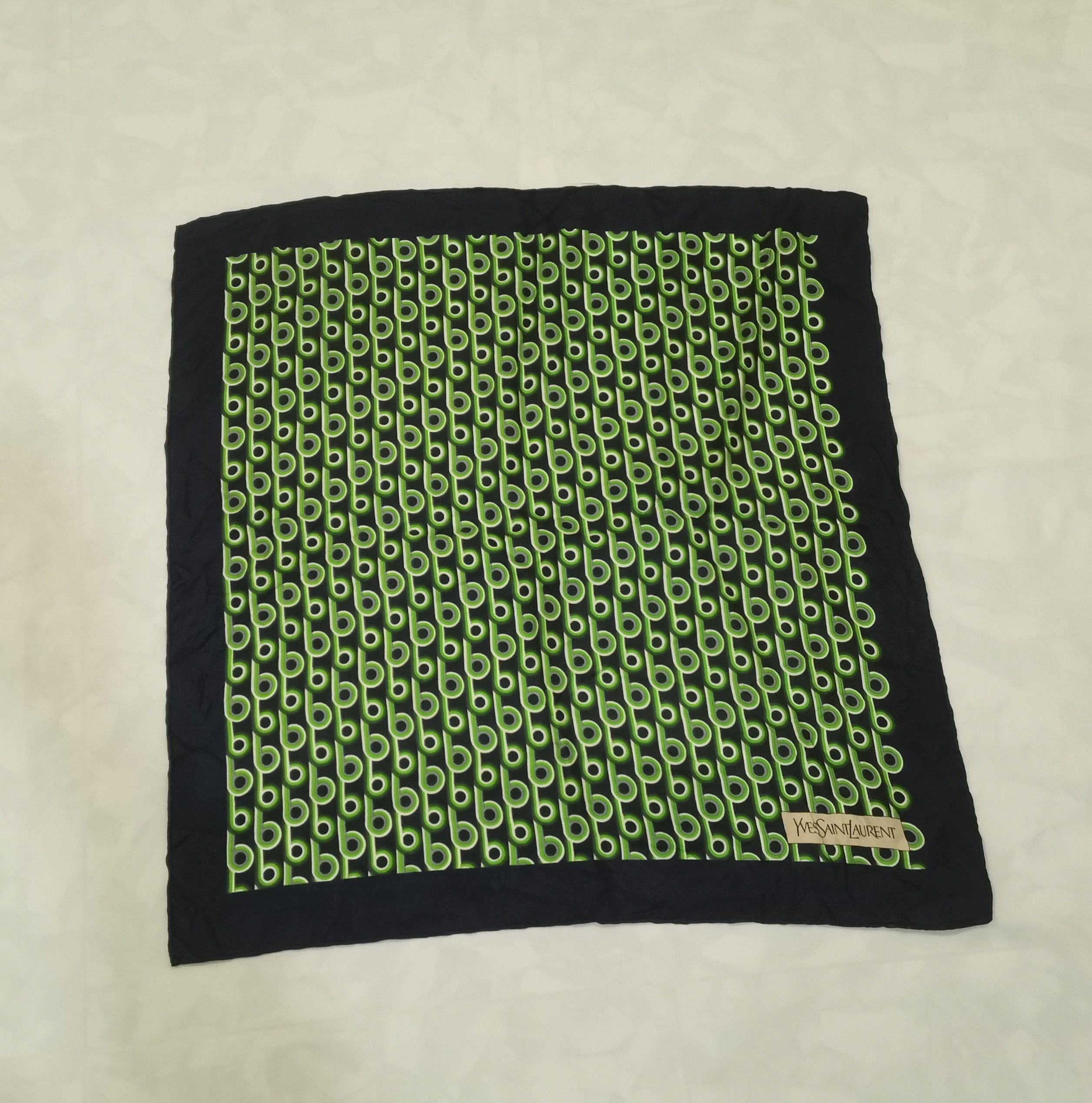 Yves Saint Laurent Rare Yves saint laurent scarves nice design Size ONE SIZE - 1 Thumbnail