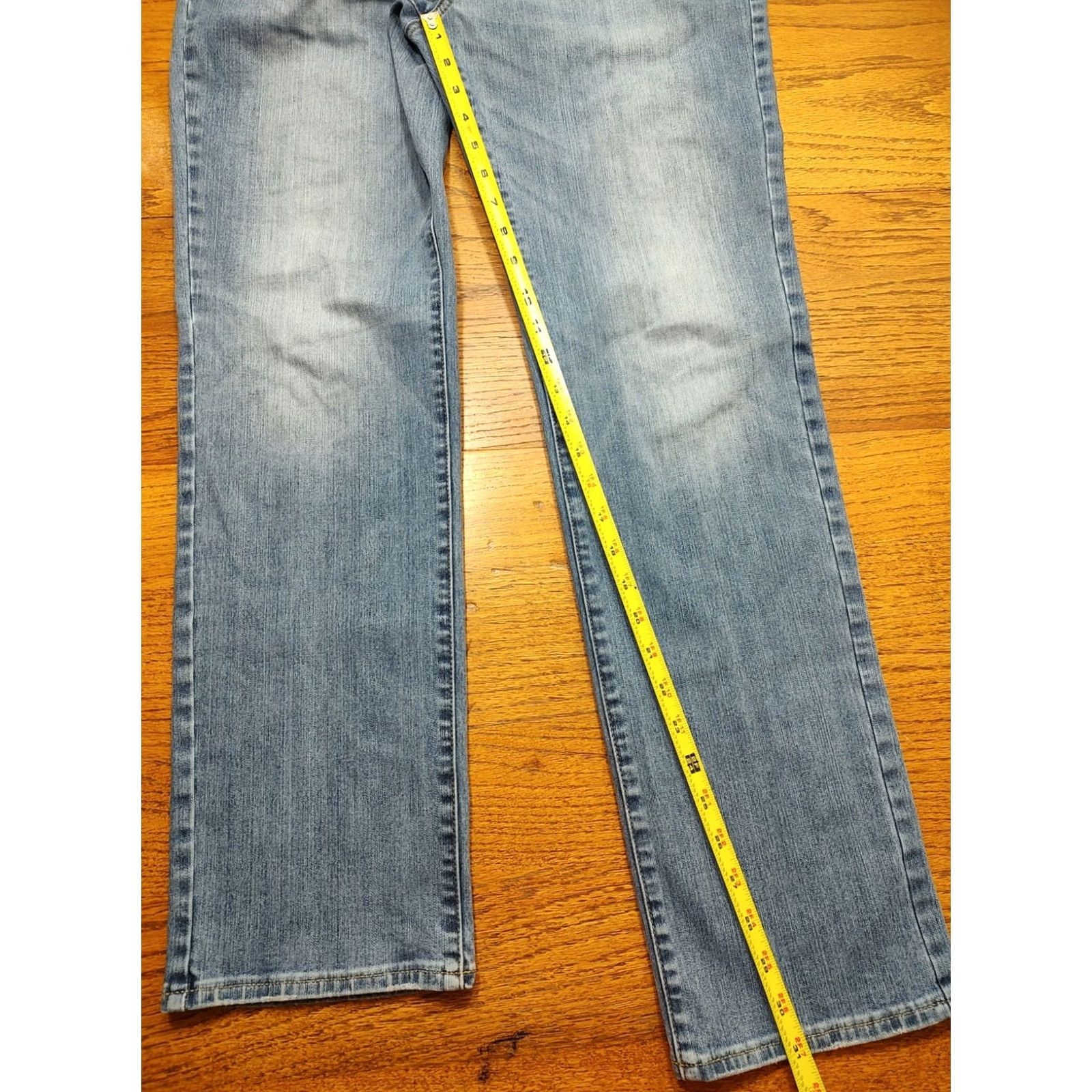 American Eagle Outfitters American Eagle Jeans Mens Slim Straight 32x32 Blue Denim 5-Pocket Logo Zipper Next Level Flex Slimming Stretch Regular Rise 10in Natural Light Wash Size US 32 / EU 48 - 7 Thumbnail