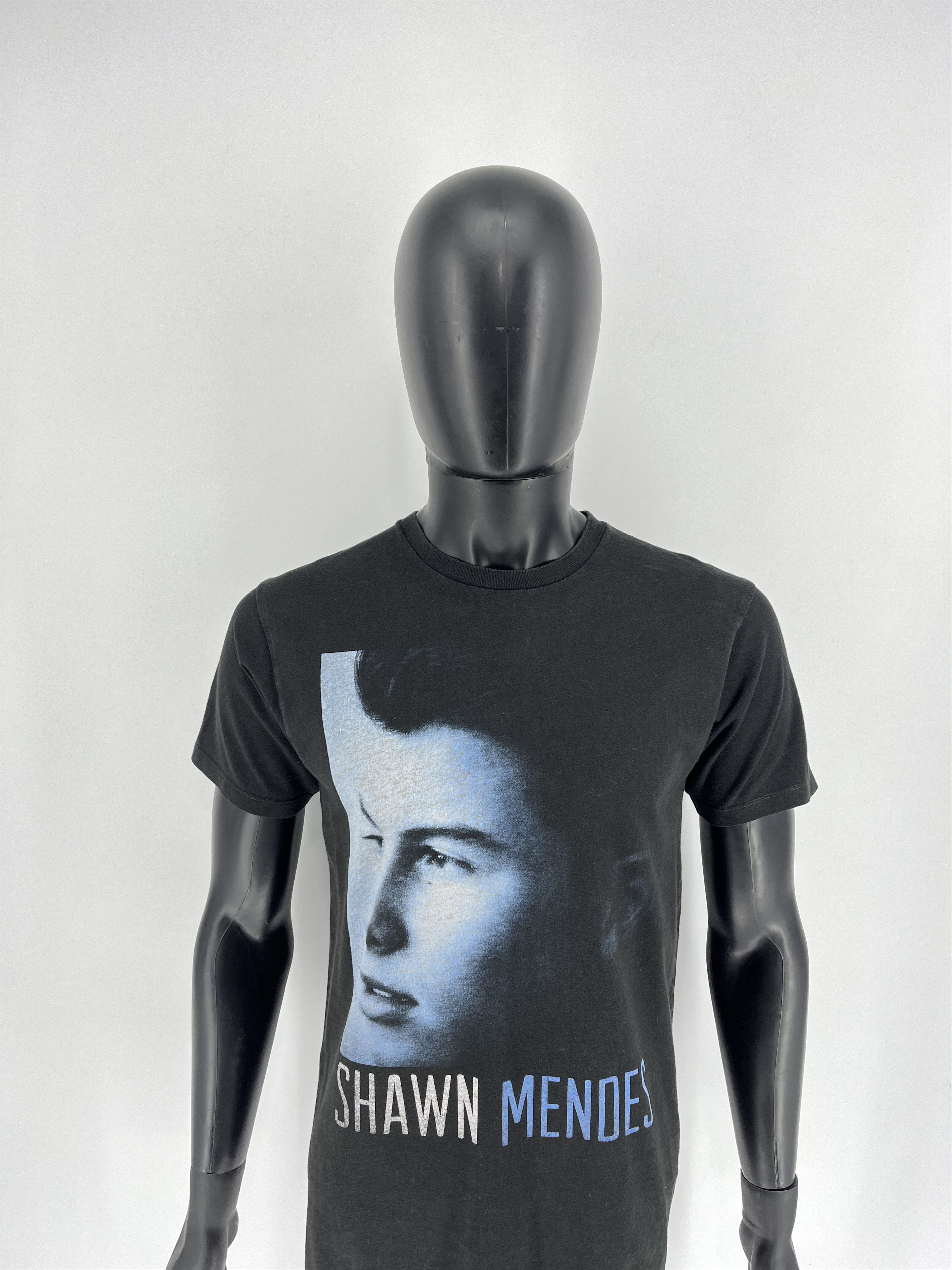 Band Tees × Vintage Vintage Shawn Mendes Big Logo Illuminate World Tour Tee Size US M / EU 48-50 / 2 - 5 Thumbnail