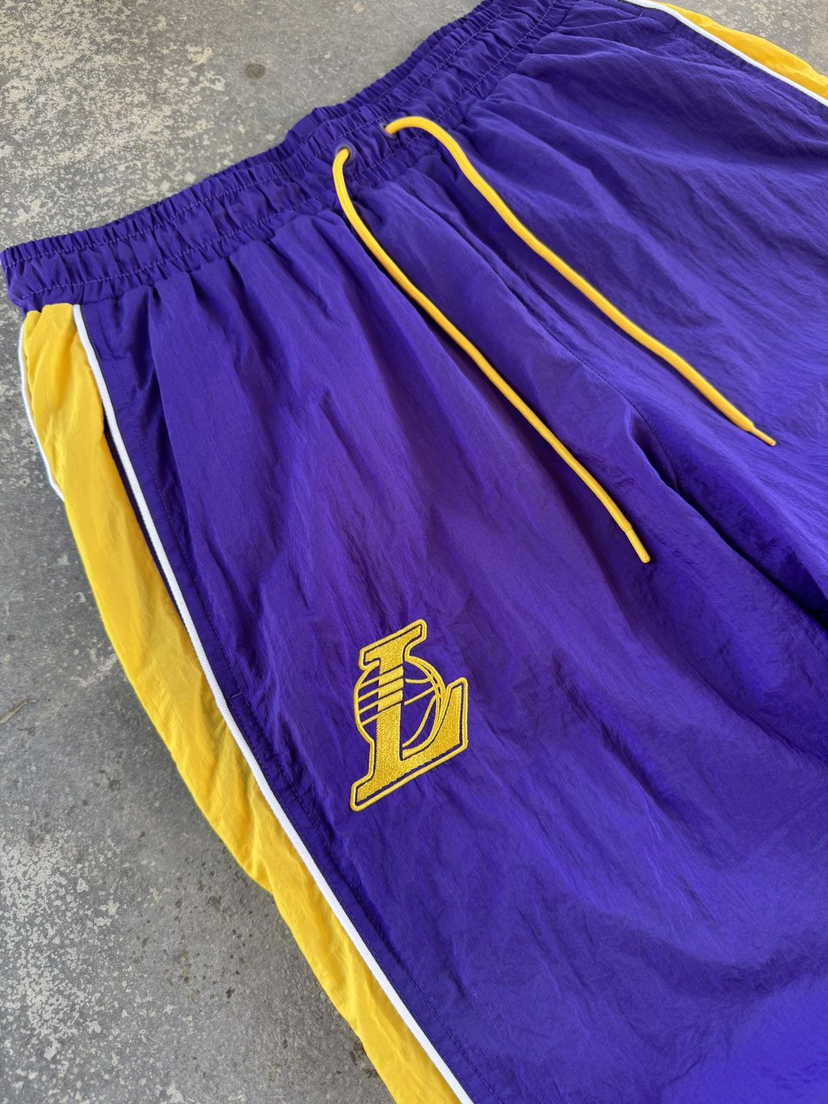 Nike Nike NBA Lakers Track Pants Size US 36 / EU 52 - 3 Thumbnail