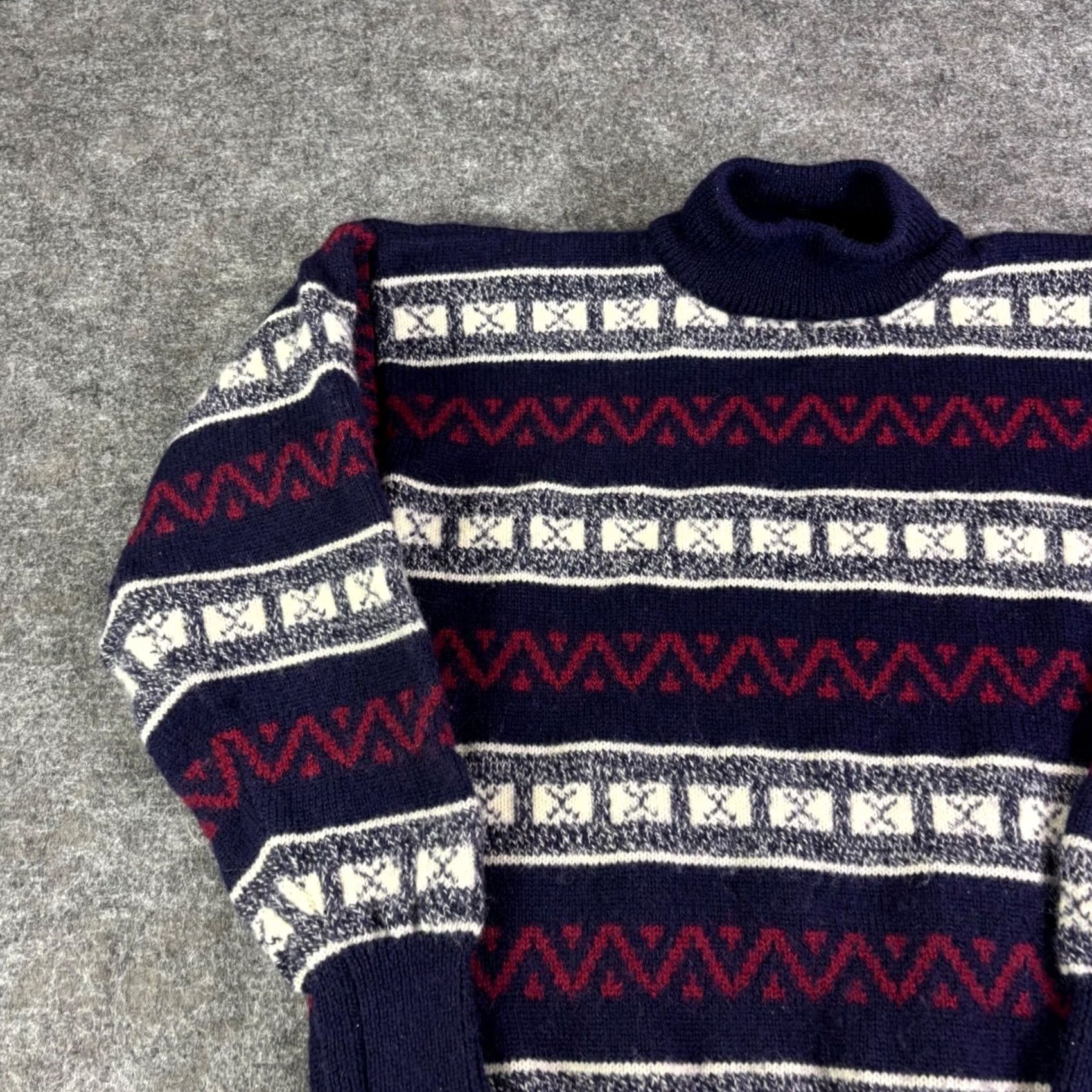 Vintage VINTAGE Peterborough Row Sweater Navy Red 100% Wool Fair Isle Mock Neck Long Sleeve Pullover Mens S 90s Clothing Size US S / EU 44-46 / 1 - 6 Thumbnail