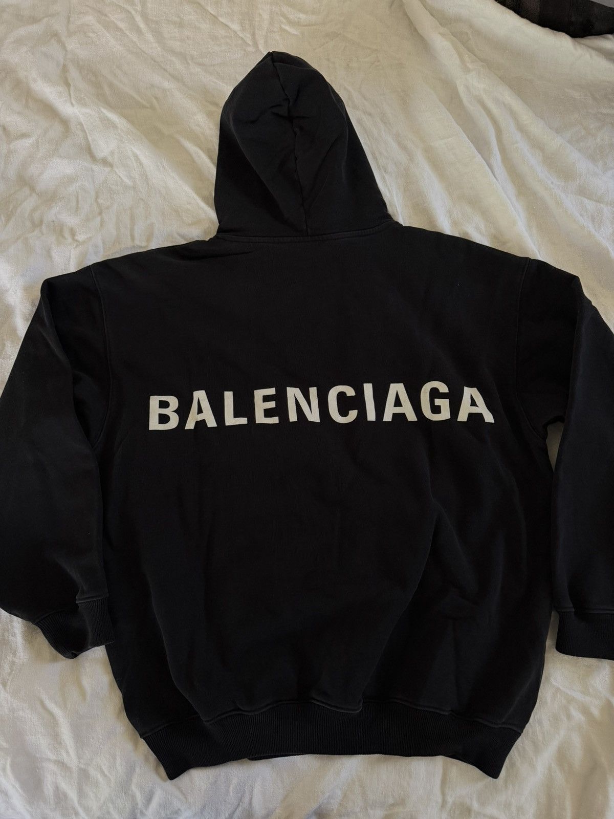 Balenciaga Balenciaga classic middle back logo hoodie Size US S / EU 44-46 / 1 - 1 Thumbnail