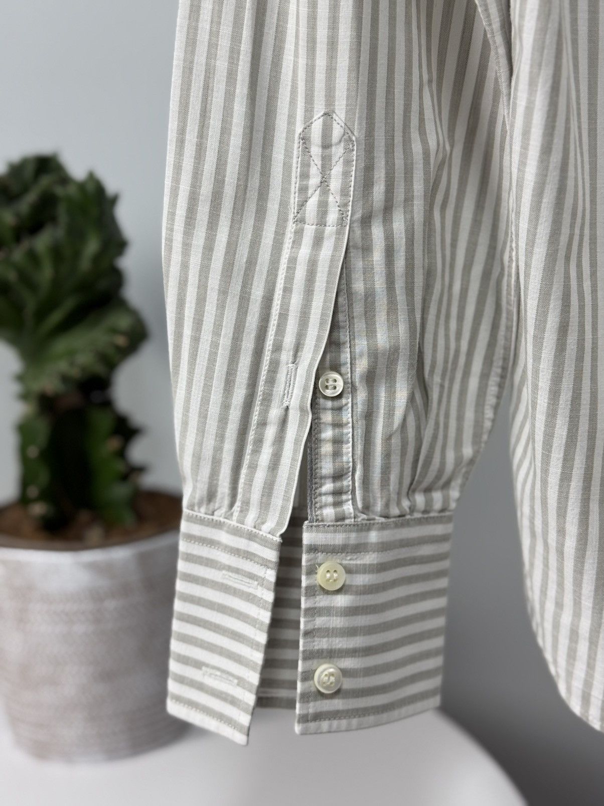 Brunello Cucinelli Brunello Cucinelli Grey White Stripe Button-Down Shirt Size US S / EU 44-46 / 1 - 7 Thumbnail