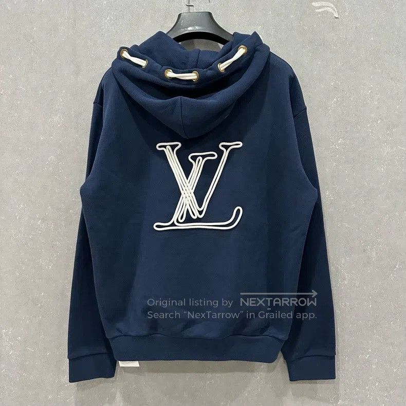 Louis Vuitton Louis Vuitton Embroidered logo drawstring hooded sweatshir Size US M / EU 48-50 / 2 - 2 Thumbnail