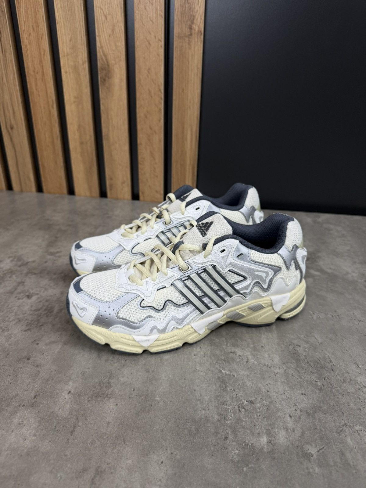 Adidas Bad Bunny x Adidas Responce CL White Size US 7 Size US 7 / EU 40 - 2 Thumbnail