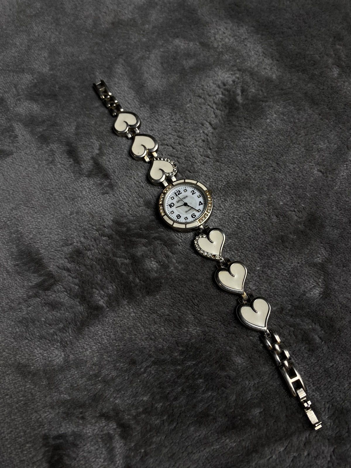 Jewelry Japanese Sputnik Futuristic Watch with Heart-Shaped Bracelet Size ONE SIZE - 2 Thumbnail