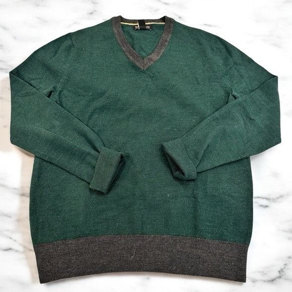 Banana Republic Banana Republic 100% Merino Wool Green V-Neck Sweater with G Size US L / EU 52-54 / 3 - 1 Thumbnail