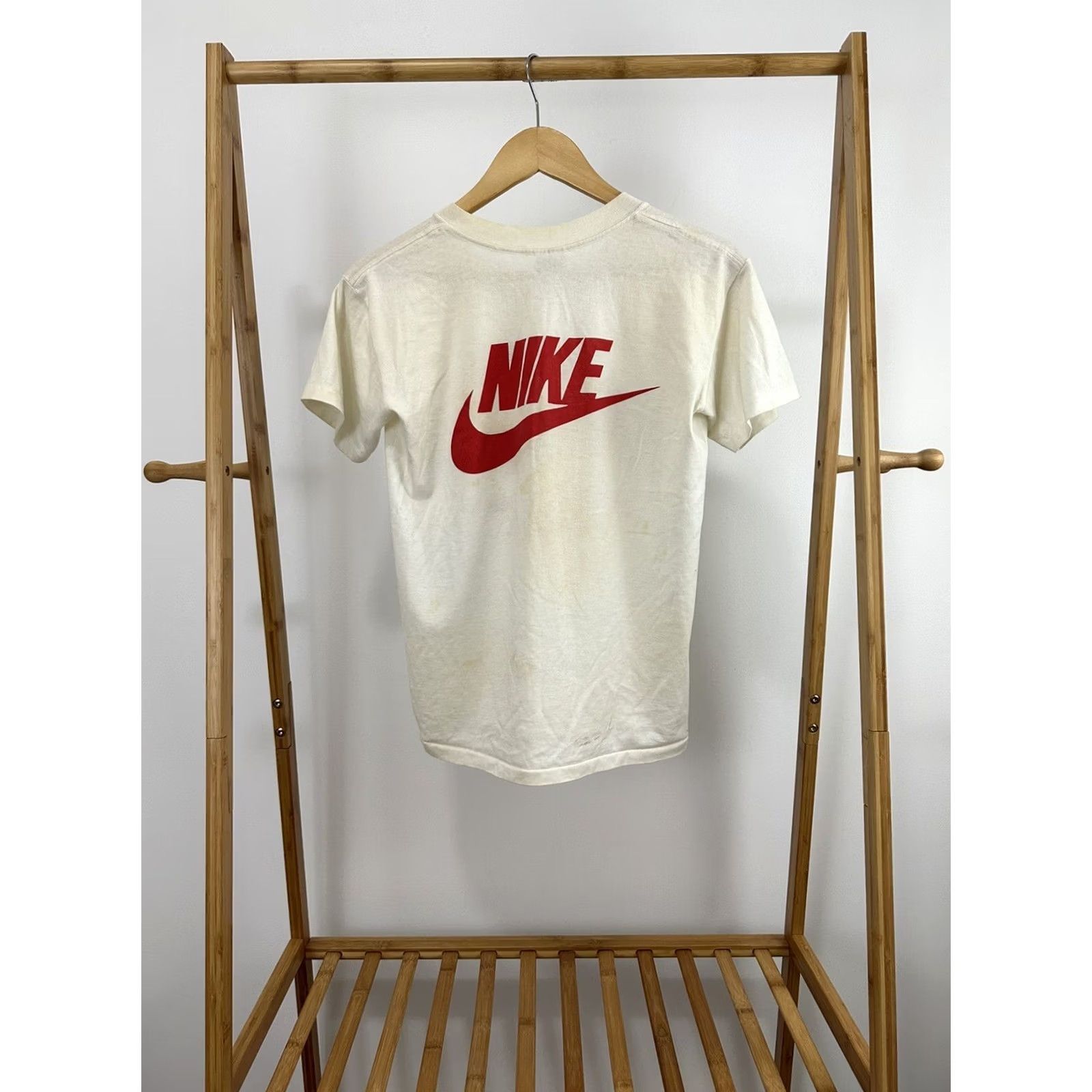 Nike Nike Swoosh T-Shirt Men XS Cream RARE VTG Jim Valvano Basketball School NC State Wolfpacks ACC NCAA Basketball Mens Shirts Size US S / EU 44-46 / 1 - 2 Thumbnail