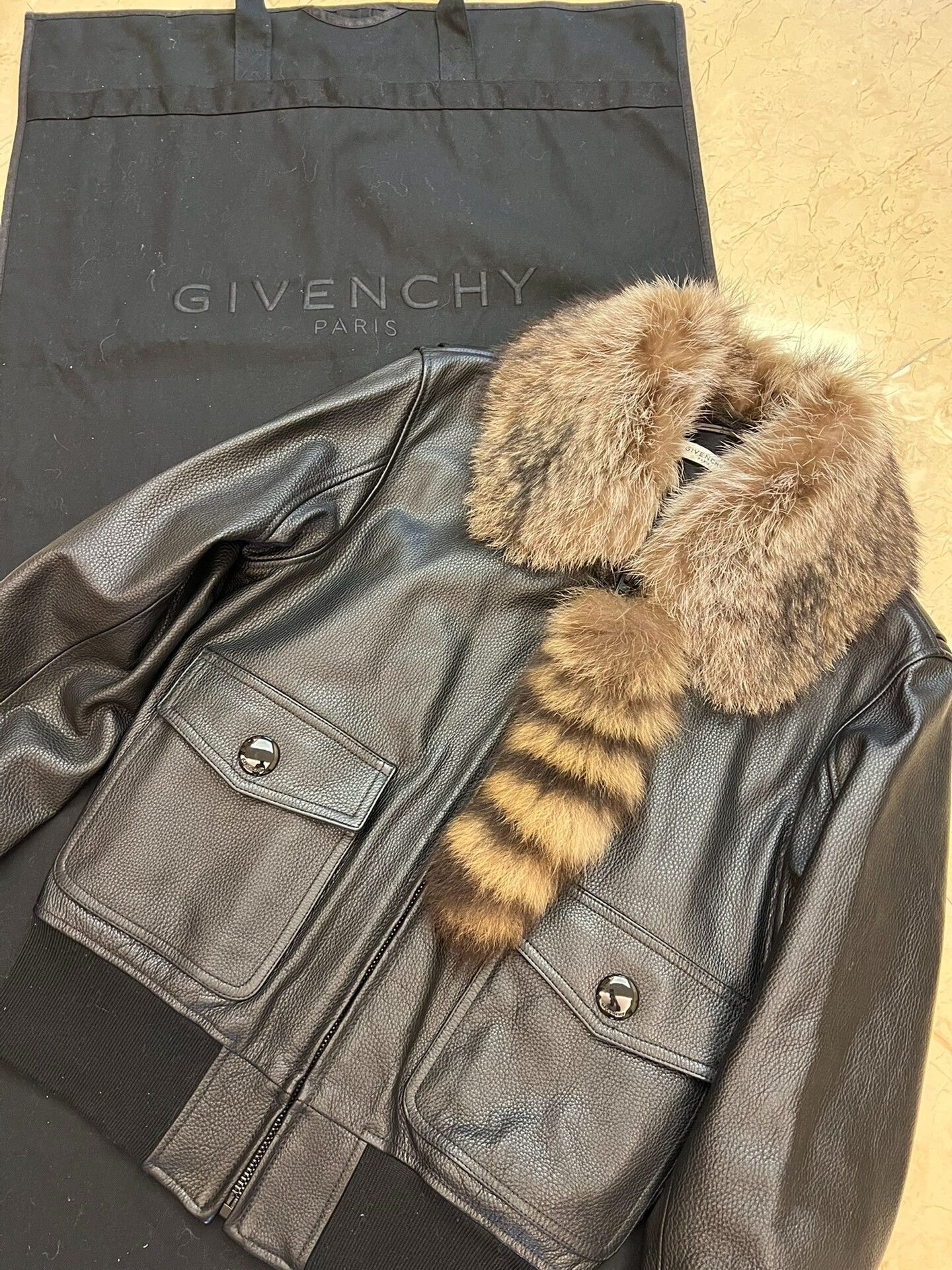 Givenchy Givenchy Fur Collar Black Leather Jacket Size US S / EU 44-46 / 1 - 1 Thumbnail
