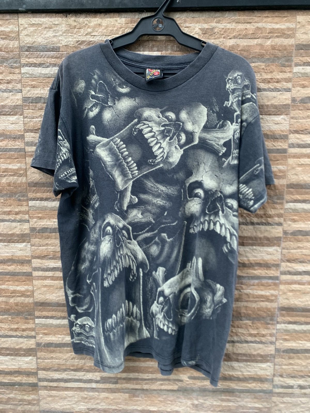 Vintage Vintage 3D Emblem Skull Pile Shirt Size US L / EU 52-54 / 3 - 2 Thumbnail