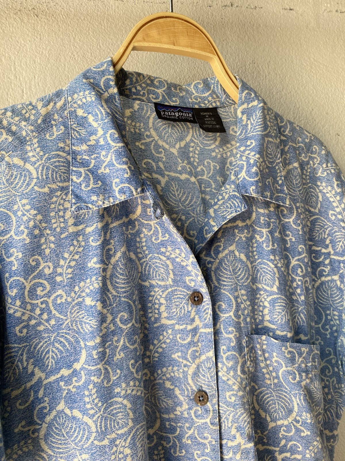 Patagonia Patagonian ORGANIC Blue Leaf Print Short-Sleeve Shirt Size ONE SIZE - 7 Thumbnail