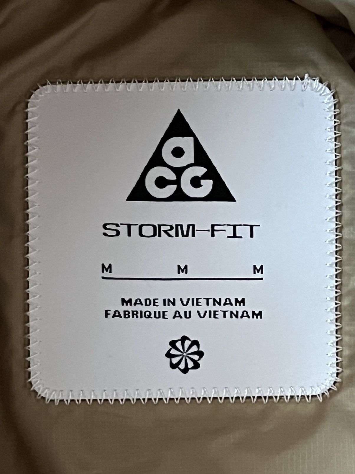 Nike Nike ACG Storm-FIT ADV Jacket (FV7327-104) Women’s Size M Size M / US 6-8 / IT 42-44 - 5 Thumbnail